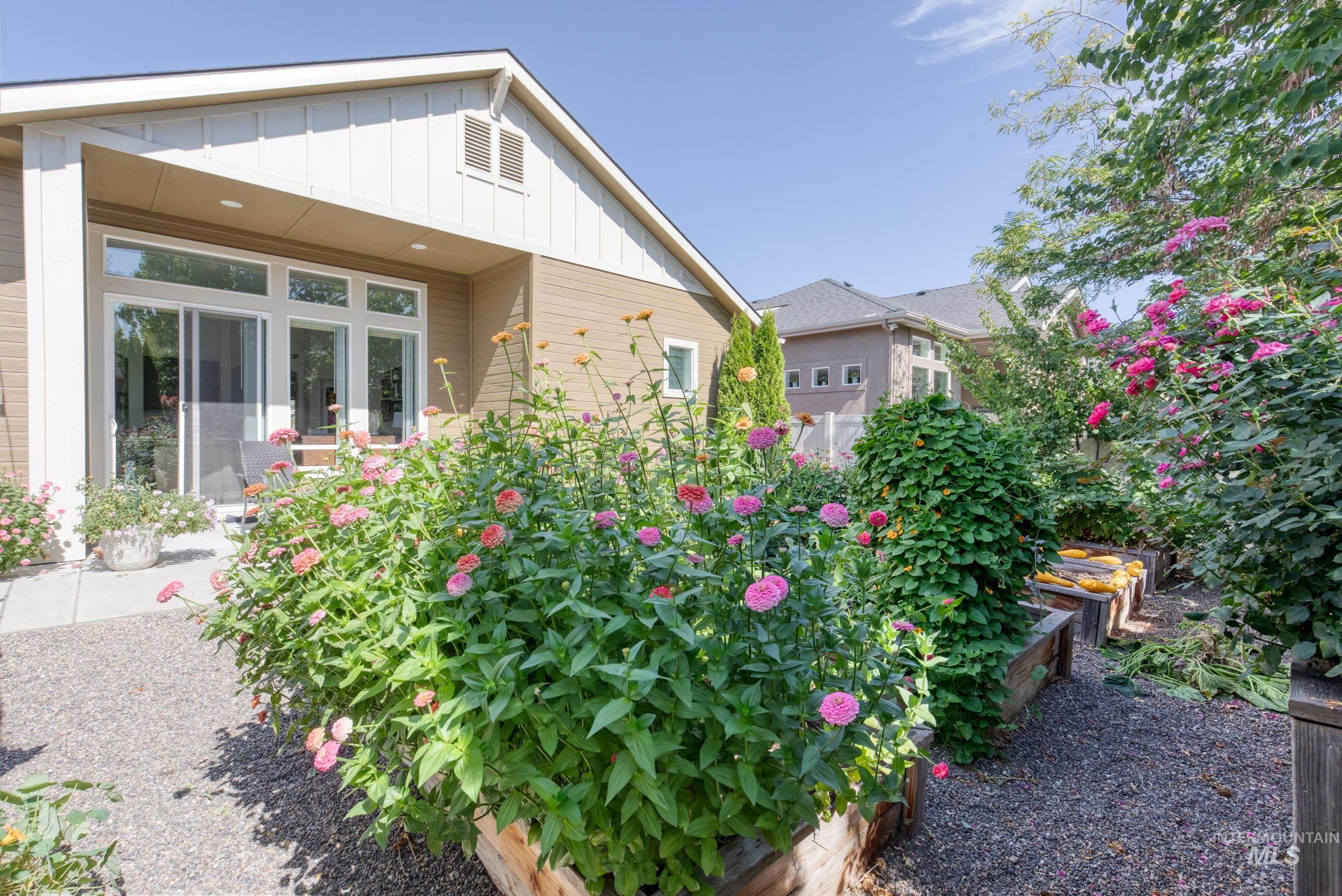 1465 W Arch Rock St., Meridian, Idaho 83646, 3 Bedrooms, 2 Bathrooms, Residential For Sale, Price $450,000, 98966105