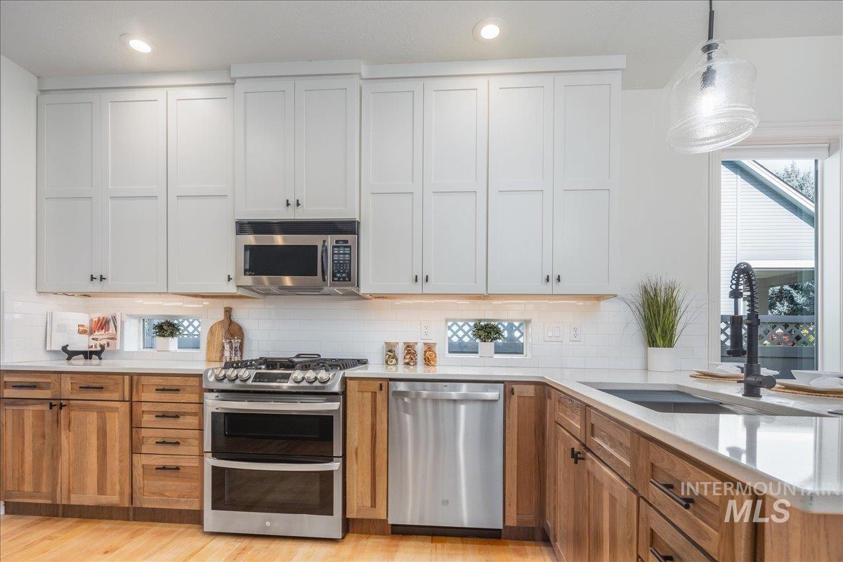 216 N Story Book Way, Eagle, Idaho 83616-4891, 5 Bedrooms, 2.5 Bathrooms, Residential For Sale, Price $750,000, 98966109