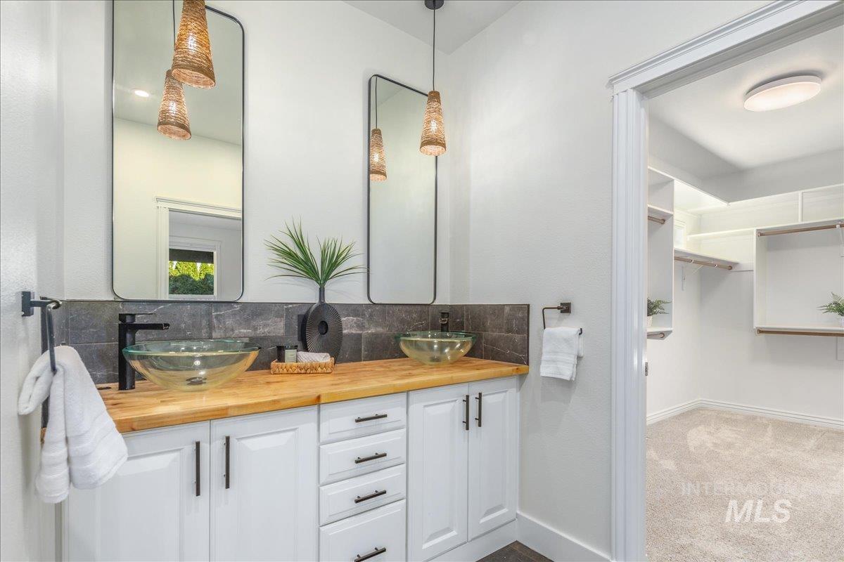 216 N Story Book Way, Eagle, Idaho 83616-4891, 5 Bedrooms, 2.5 Bathrooms, Residential For Sale, Price $750,000, 98966109