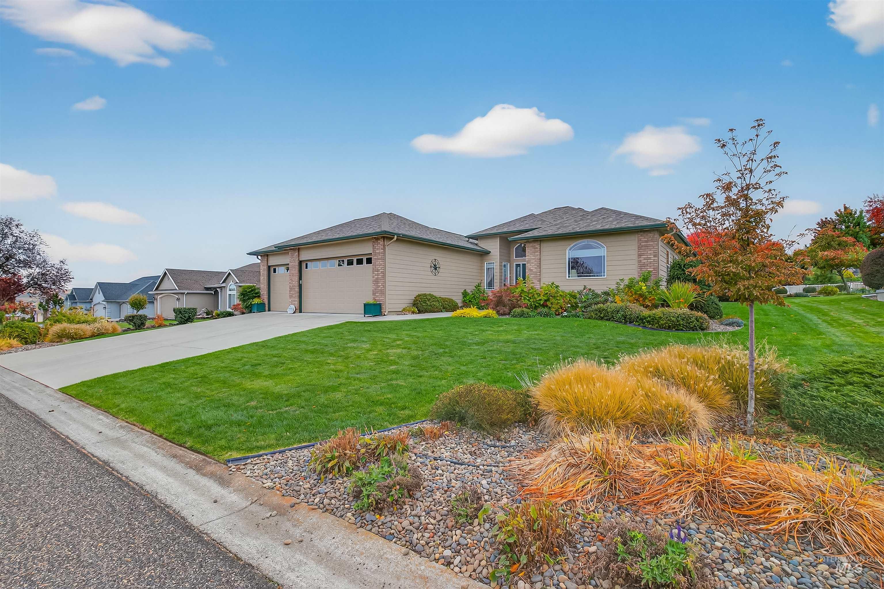 2127 Quailridge Ct, Clarkston, Washington 99403, 3 Bedrooms, 2 Bathrooms, Residential For Sale, Price $549,900, 98966114