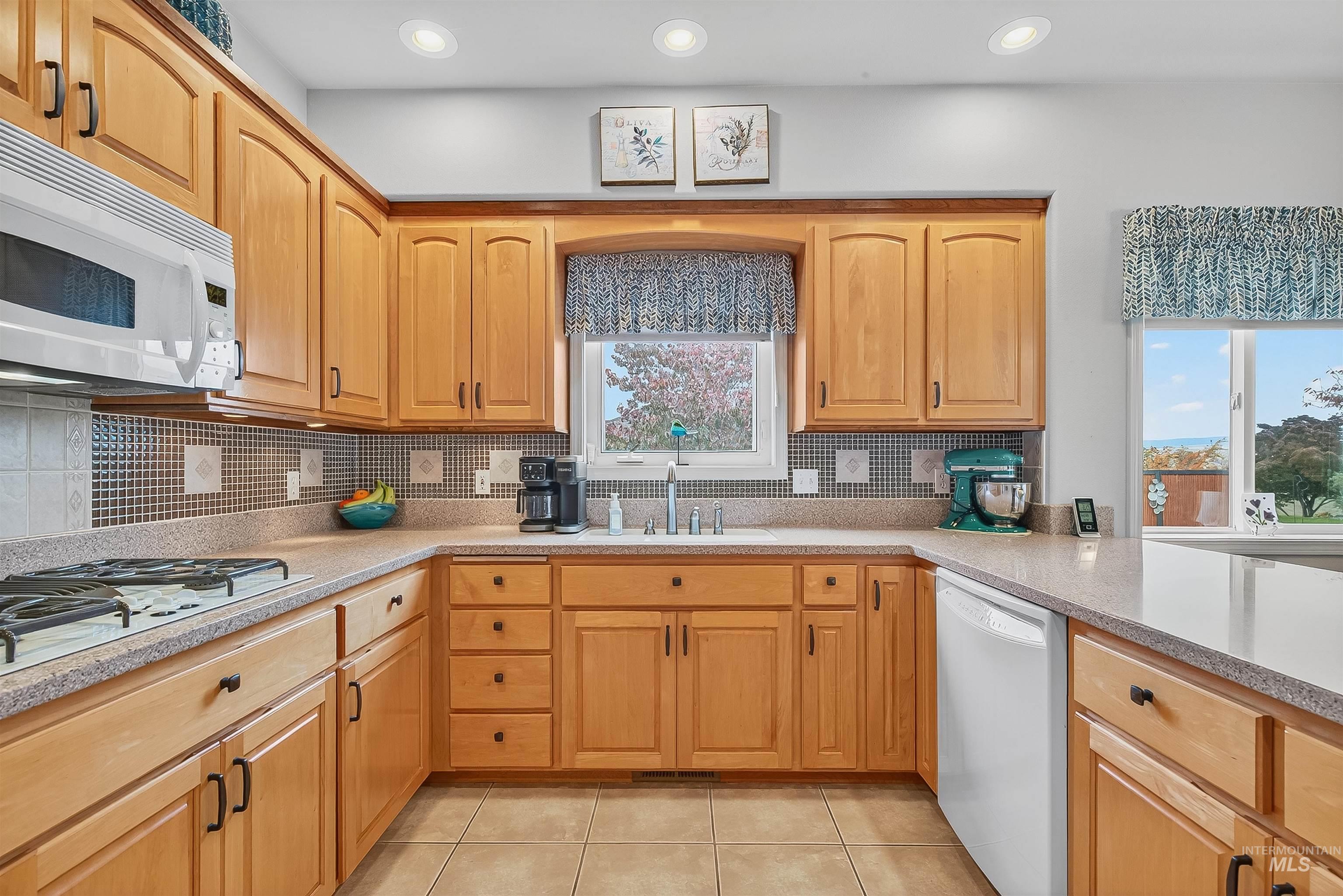 2127 Quailridge Ct, Clarkston, Washington 99403, 3 Bedrooms, 2 Bathrooms, Residential For Sale, Price $549,900, 98966114