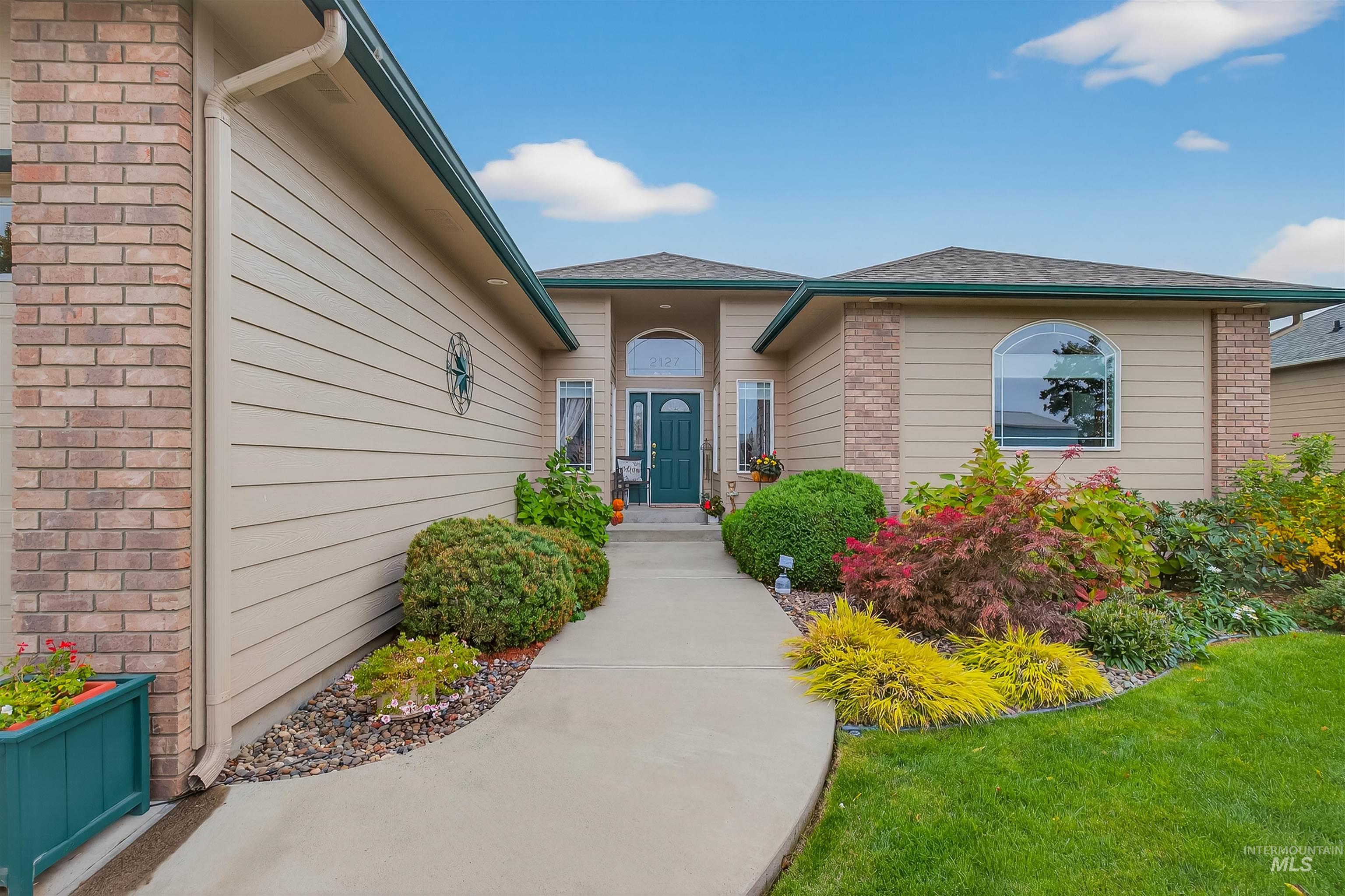 2127 Quailridge Ct, Clarkston, Washington 99403, 3 Bedrooms, 2 Bathrooms, Residential For Sale, Price $549,900, 98966114