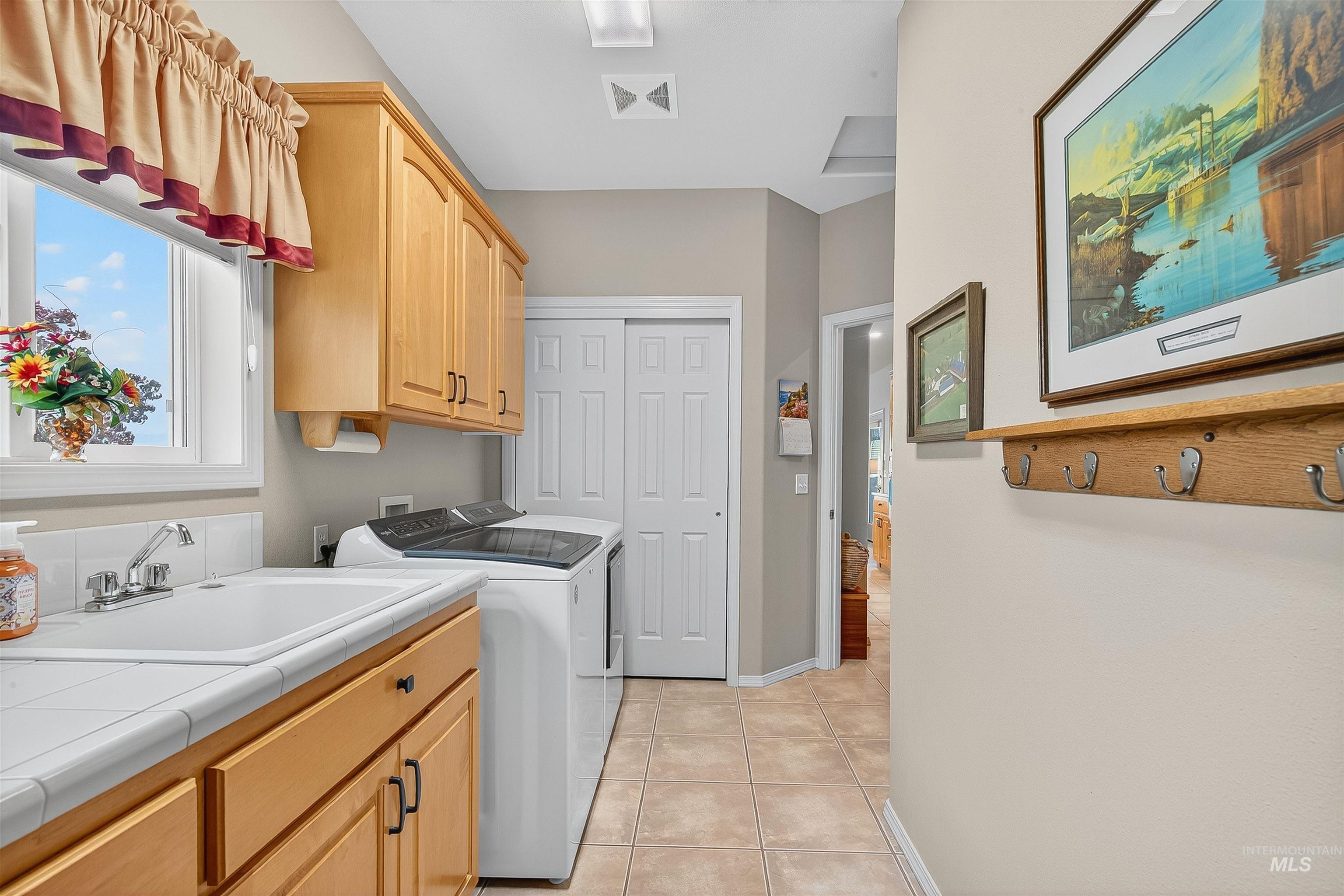 2127 Quailridge Ct, Clarkston, Washington 99403, 3 Bedrooms, 2 Bathrooms, Residential For Sale, Price $549,900, 98966114