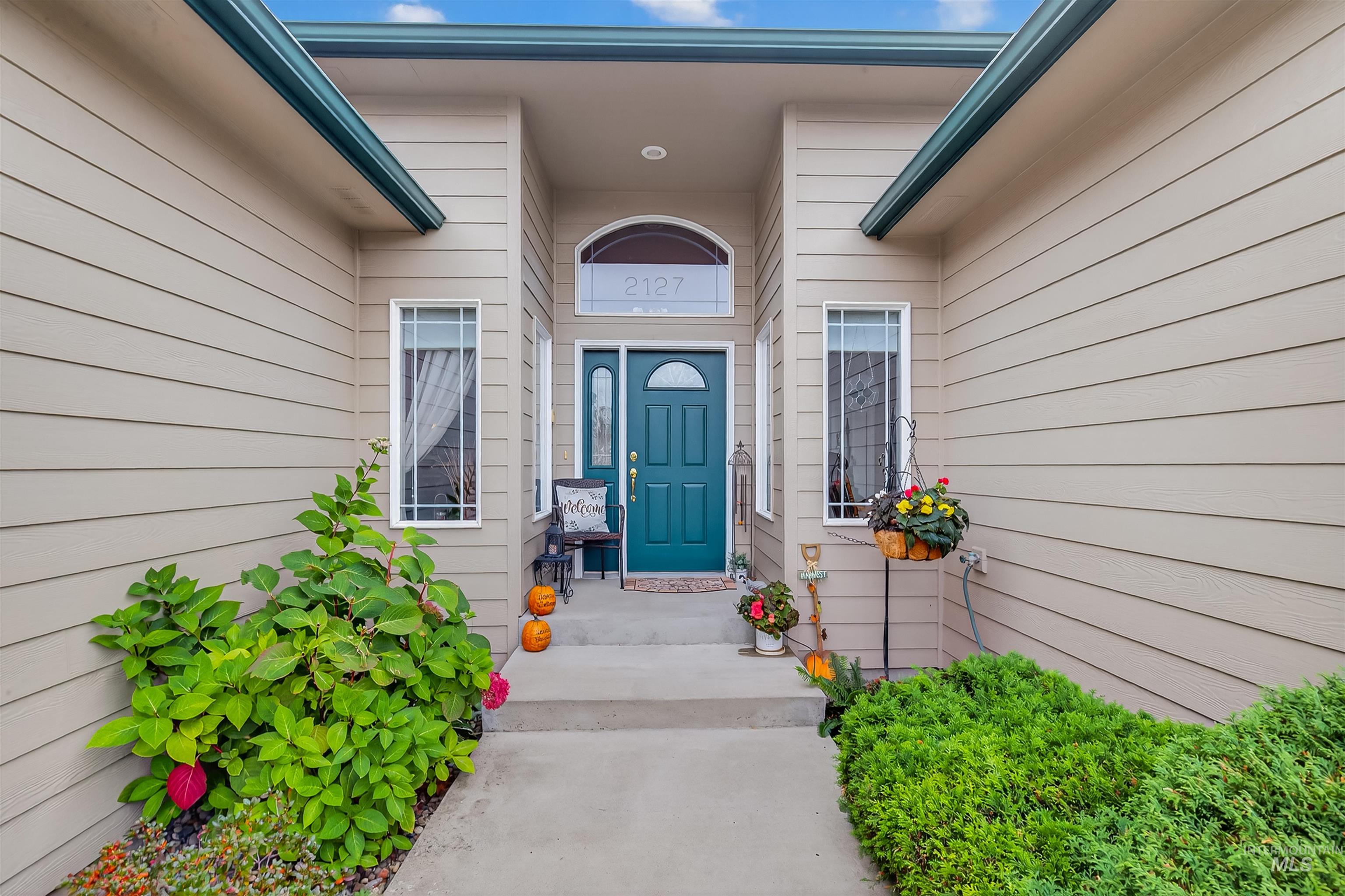 2127 Quailridge Ct, Clarkston, Washington 99403, 3 Bedrooms, 2 Bathrooms, Residential For Sale, Price $549,900, 98966114