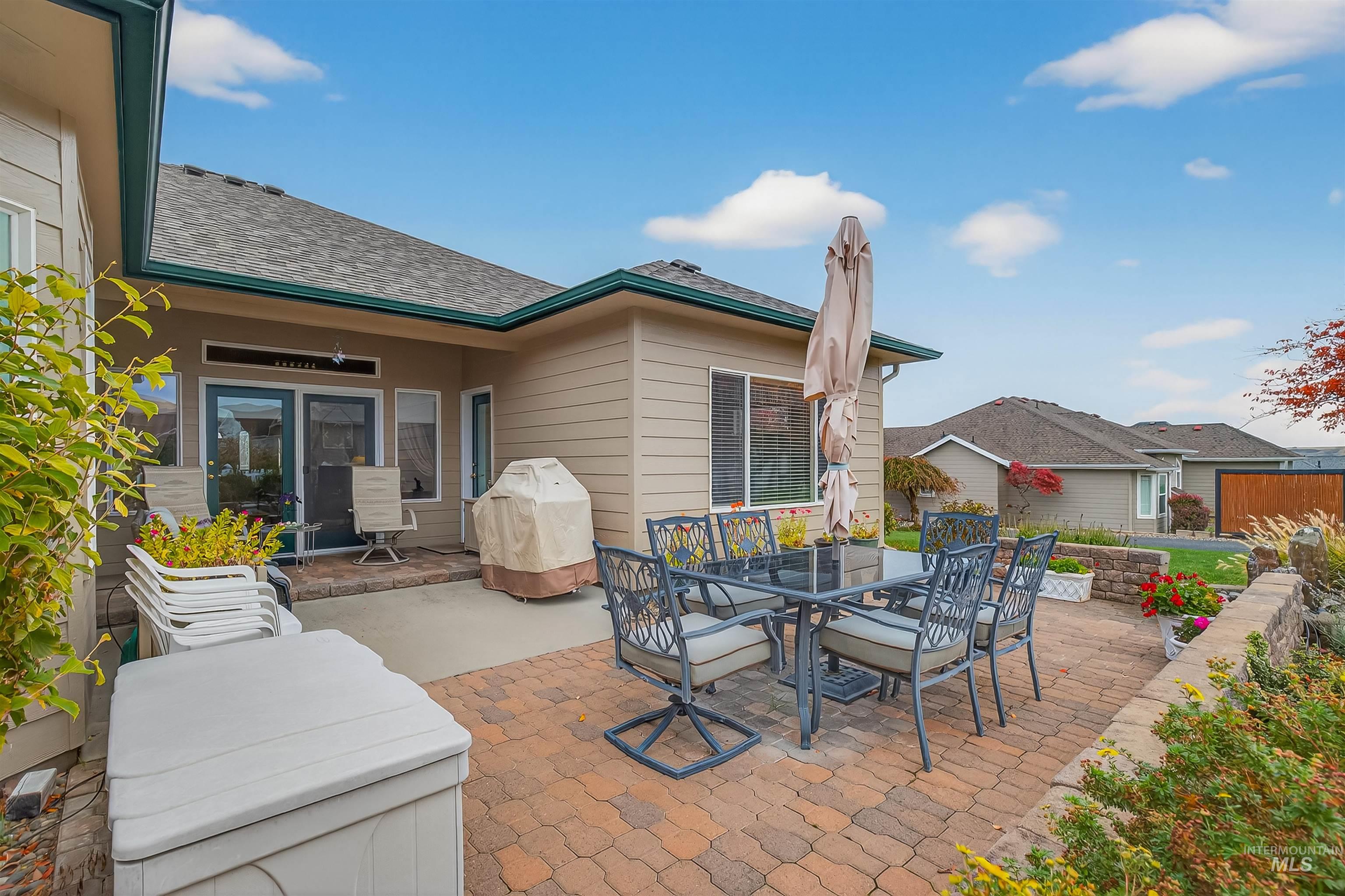 2127 Quailridge Ct, Clarkston, Washington 99403, 3 Bedrooms, 2 Bathrooms, Residential For Sale, Price $549,900, 98966114