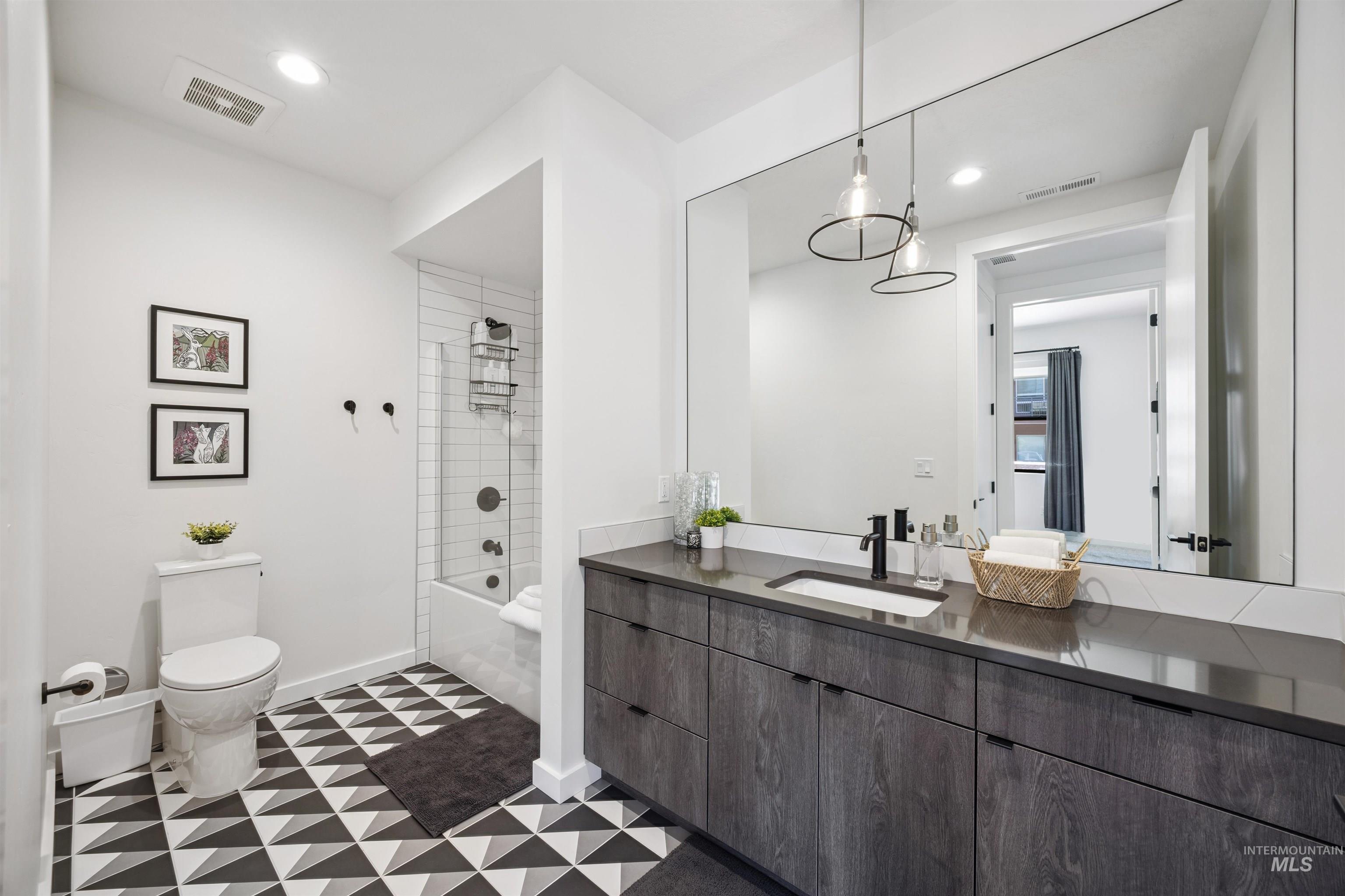 3850 E Haystack St., Boise, Idaho 83716-5885, 2 Bedrooms, 2 Bathrooms, Residential For Sale, Price $429,900, 98966118