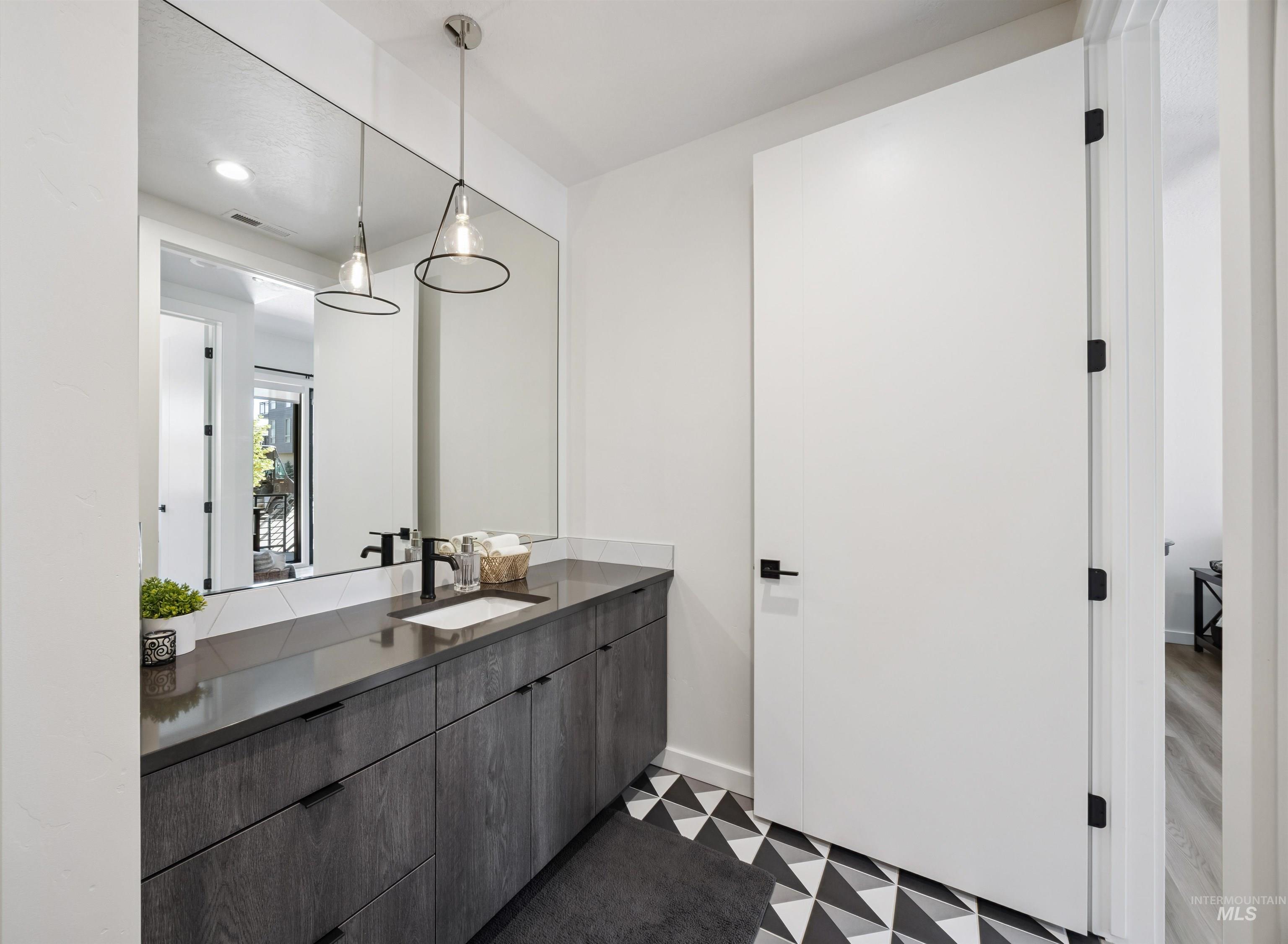 3850 E Haystack St., Boise, Idaho 83716-5885, 2 Bedrooms, 2 Bathrooms, Residential For Sale, Price $429,900, 98966118