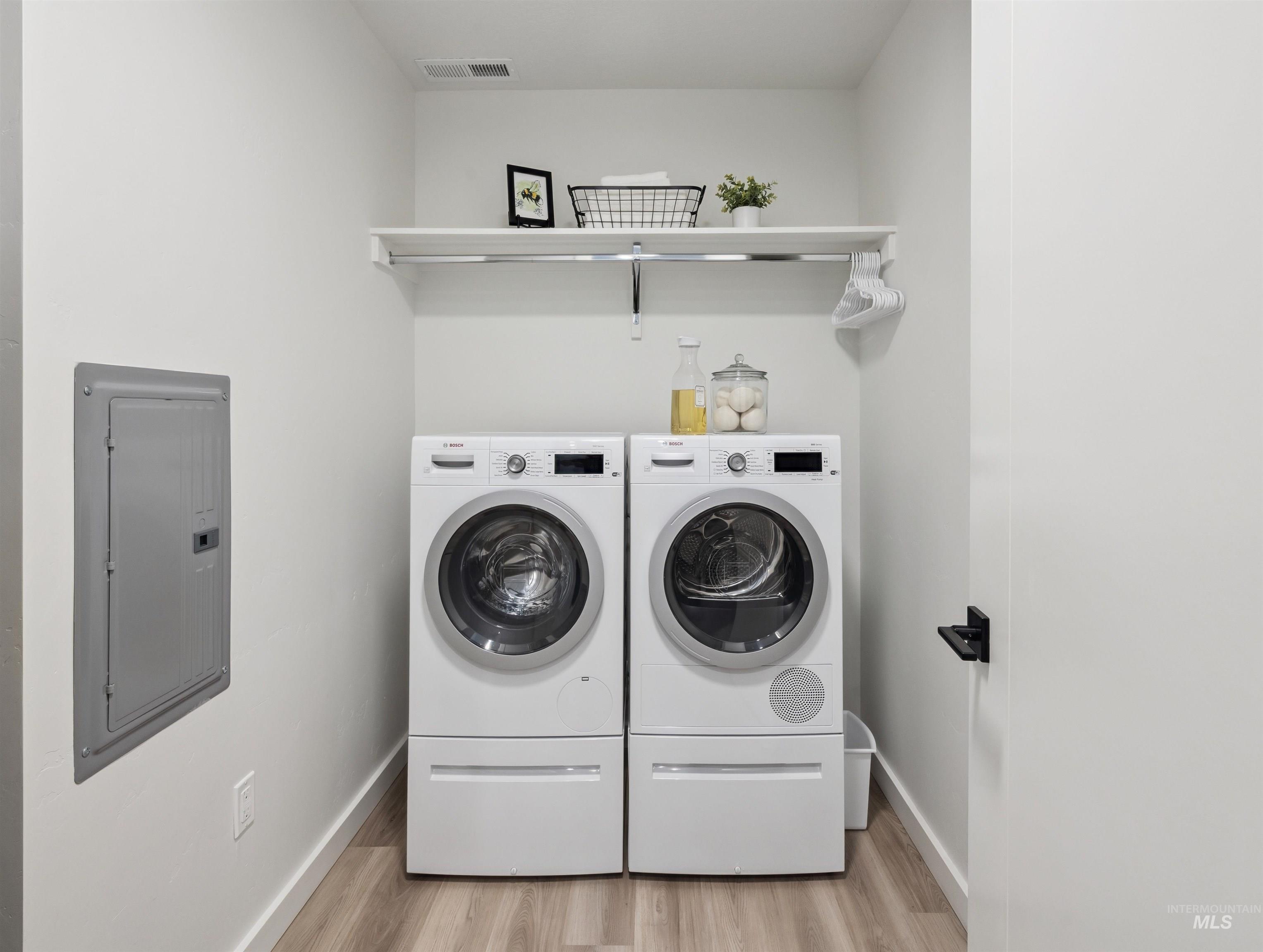 3850 E Haystack St., Boise, Idaho 83716-5885, 2 Bedrooms, 2 Bathrooms, Residential For Sale, Price $429,900, 98966118