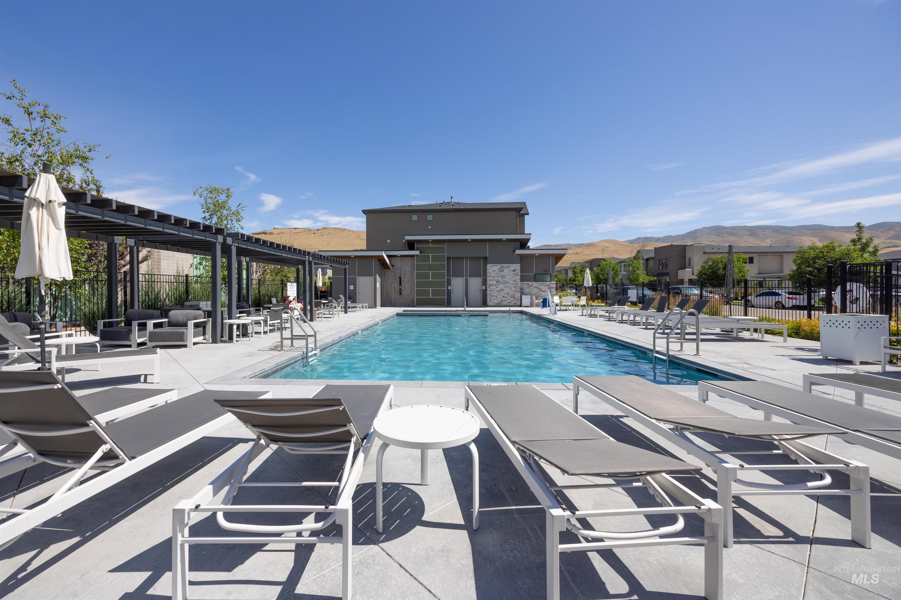 3850 E Haystack St., Boise, Idaho 83716-5885, 2 Bedrooms, 2 Bathrooms, Residential For Sale, Price $429,900, 98966118