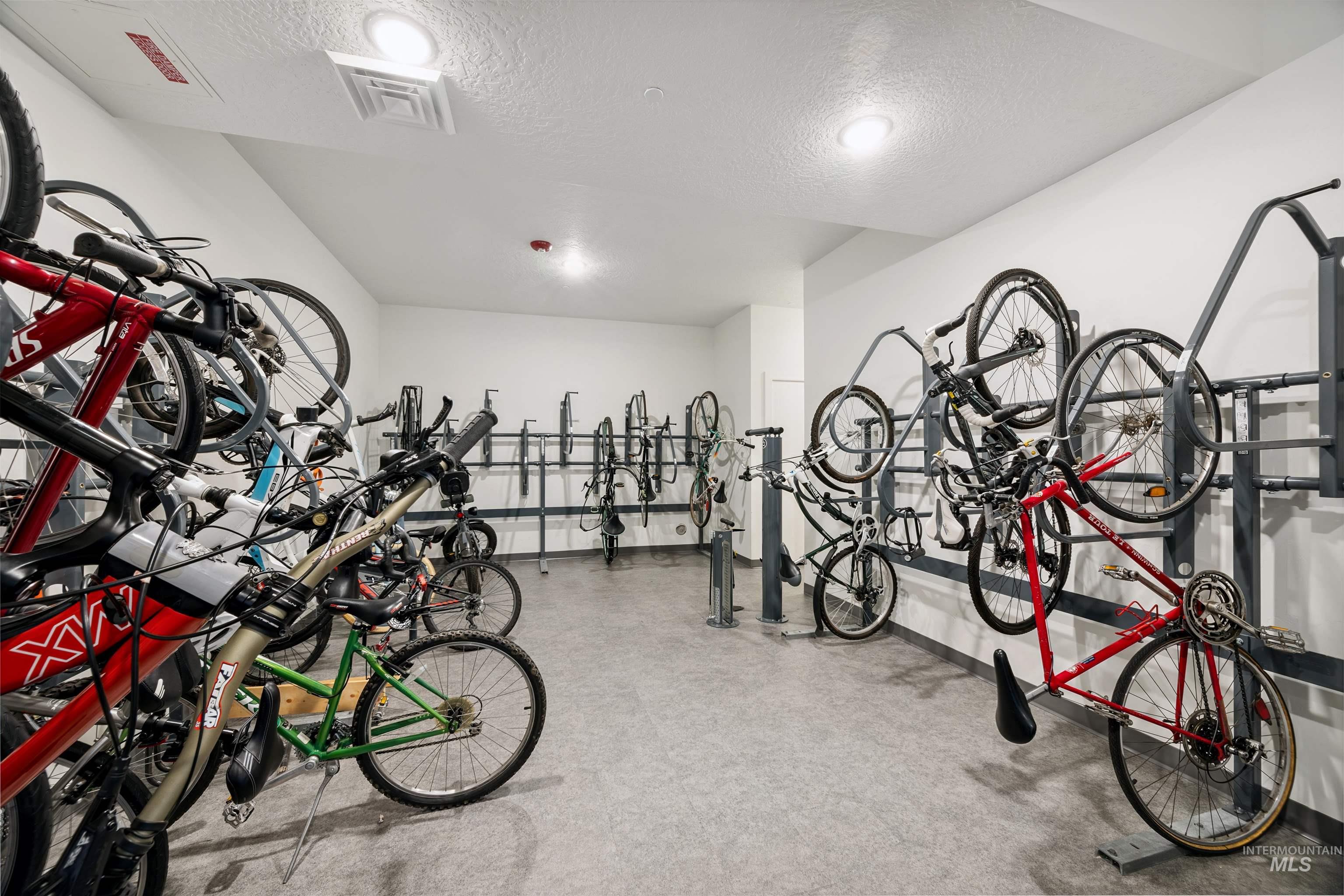 3850 E Haystack St., Boise, Idaho 83716-5885, 2 Bedrooms, 2 Bathrooms, Residential For Sale, Price $429,900, 98966118