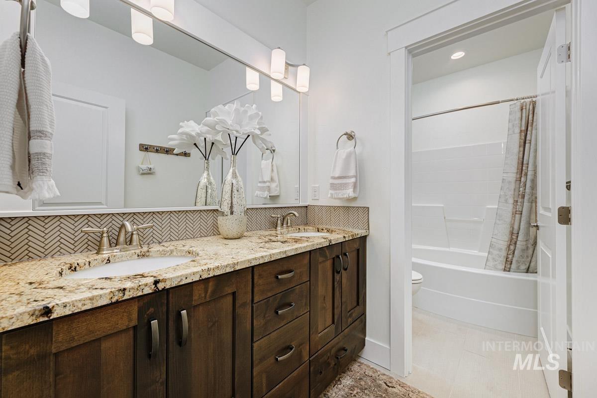 1833 N Monterossa, Eagle, Idaho 83616, 3 Bedrooms, 2.5 Bathrooms, Residential For Sale, Price $839,000, 98966120