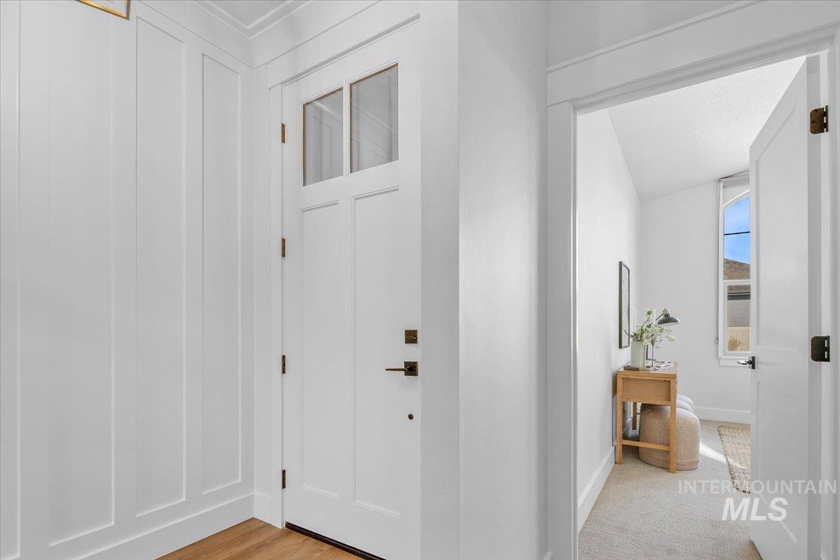 Foyer entrance with baseboards