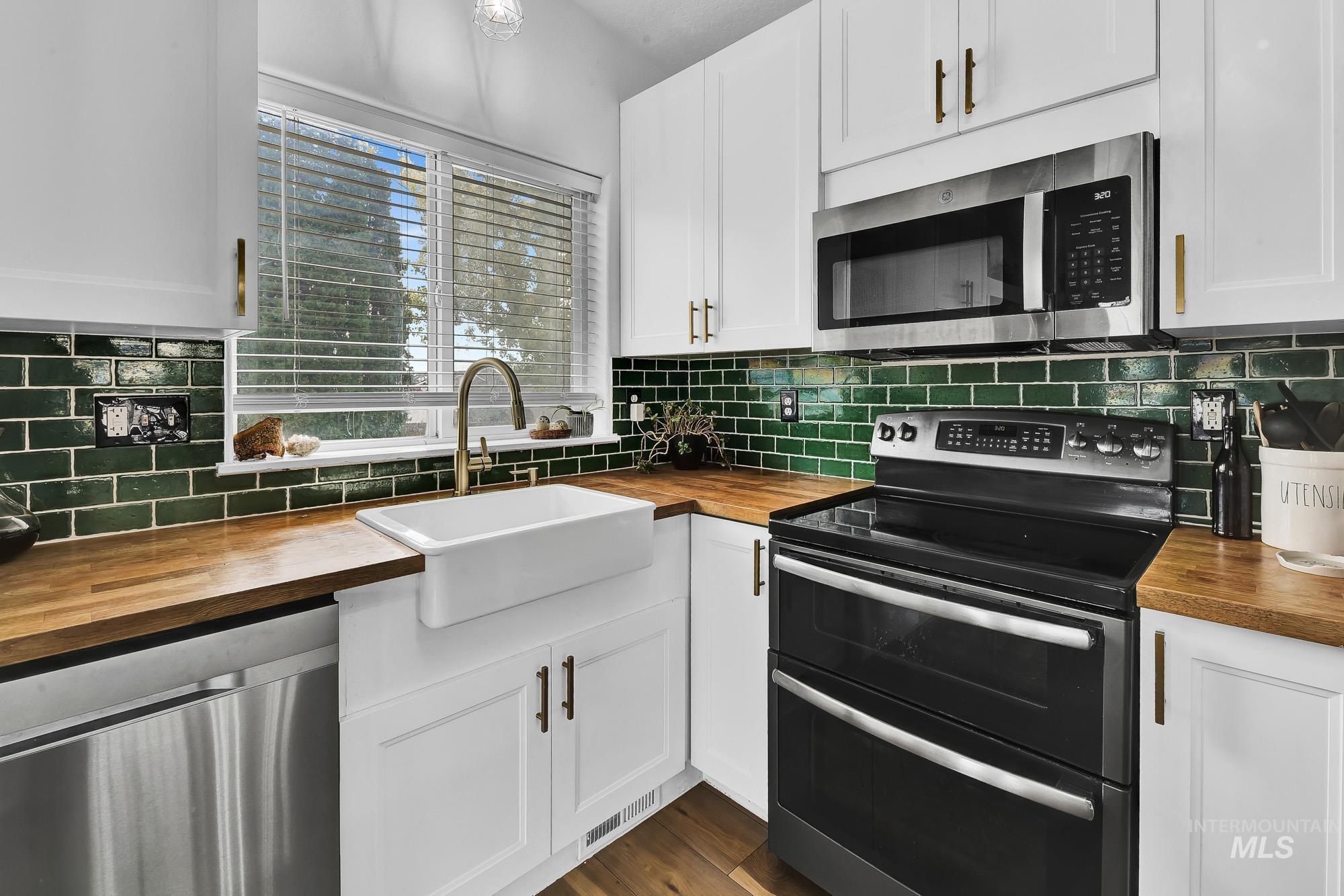 1723 N Eaglet Ct, Nampa, Idaho 83651, 4 Bedrooms, 2 Bathrooms, Residential For Sale, Price $450,000, 98966142