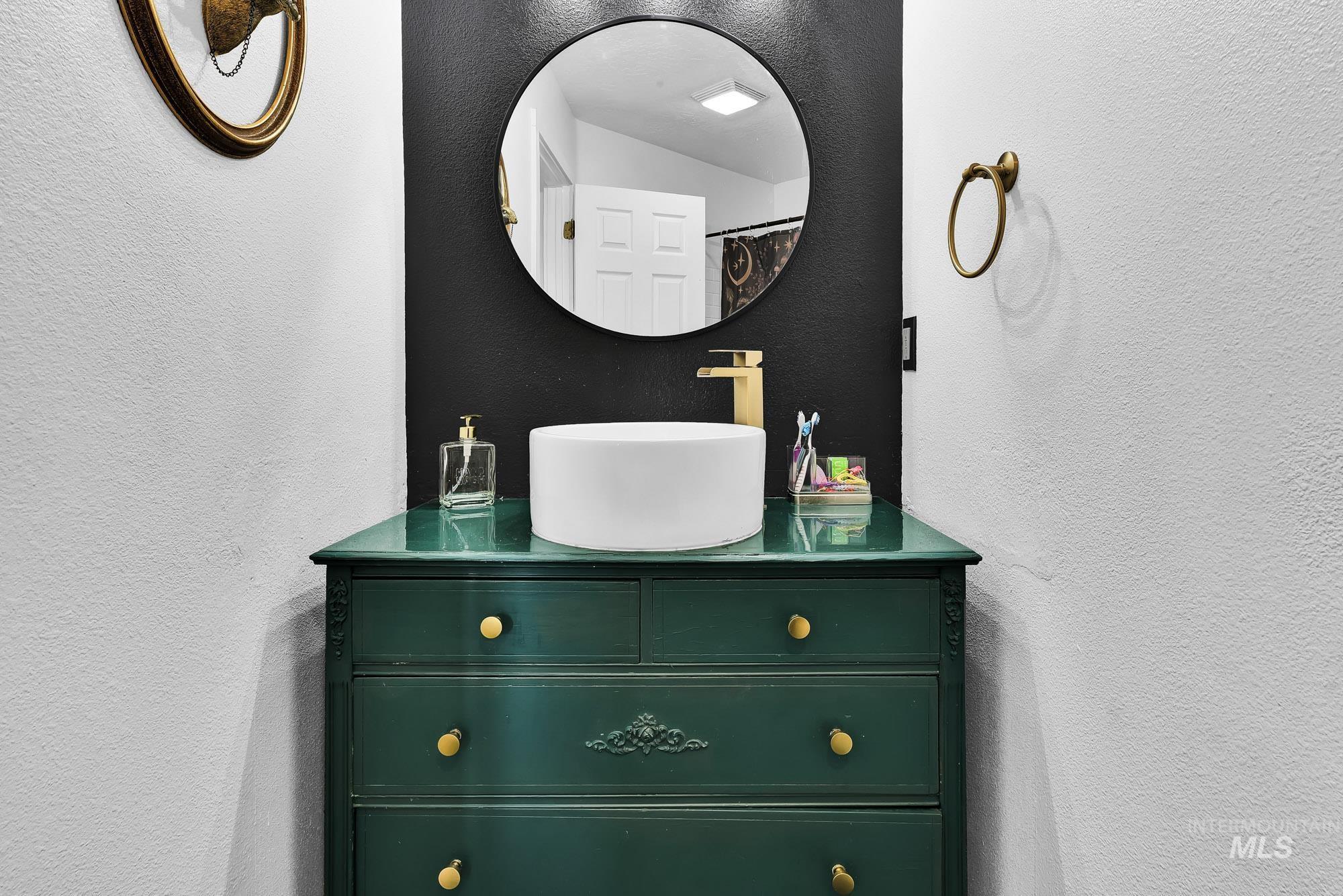 1723 N Eaglet Ct, Nampa, Idaho 83651, 4 Bedrooms, 2 Bathrooms, Residential For Sale, Price $450,000, 98966142