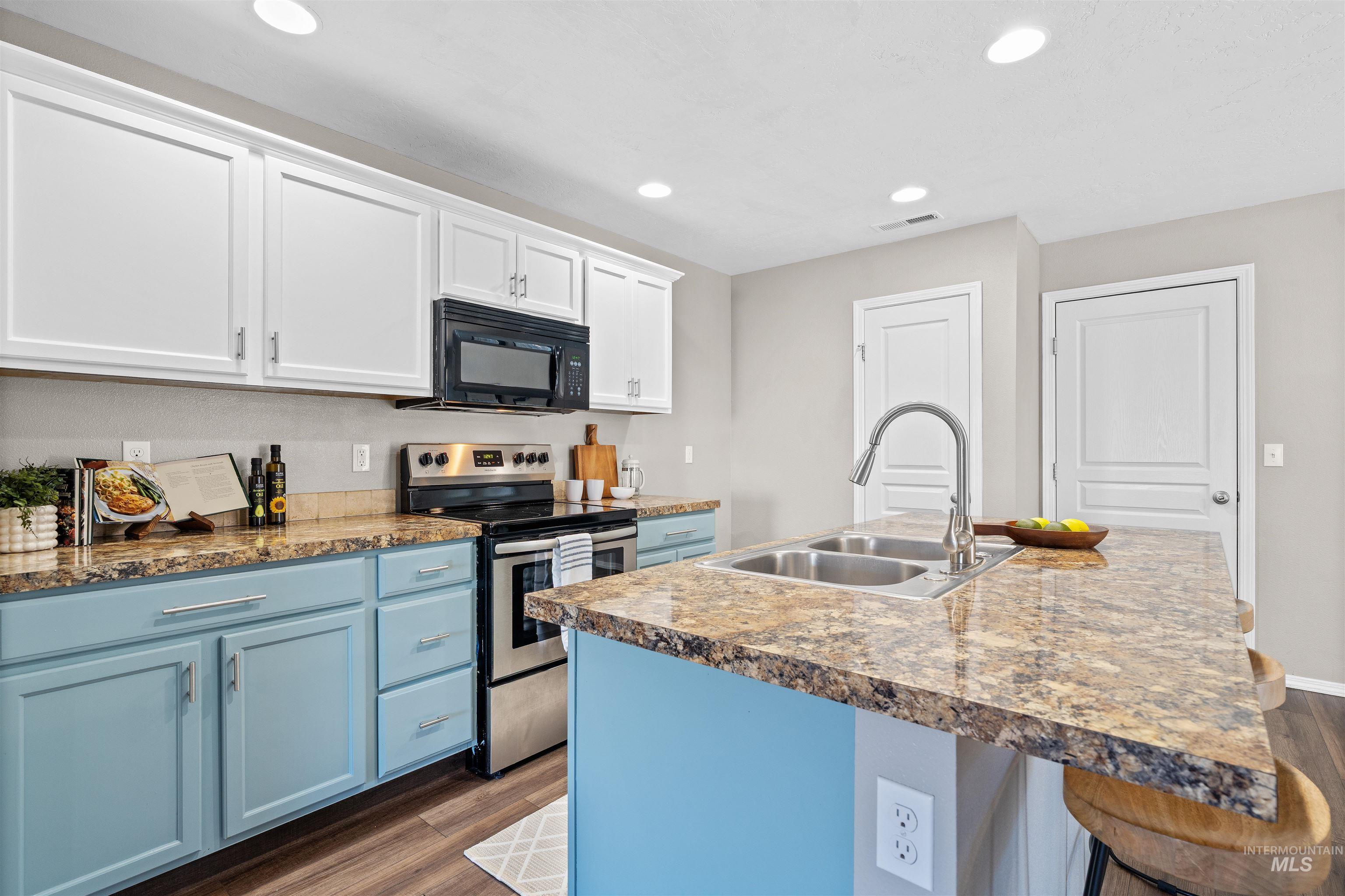 10451 W Jerry Peak Street, Boise, Idaho 83709, 3 Bedrooms, 2.5 Bathrooms, Residential For Sale, Price $399,900, 98966147