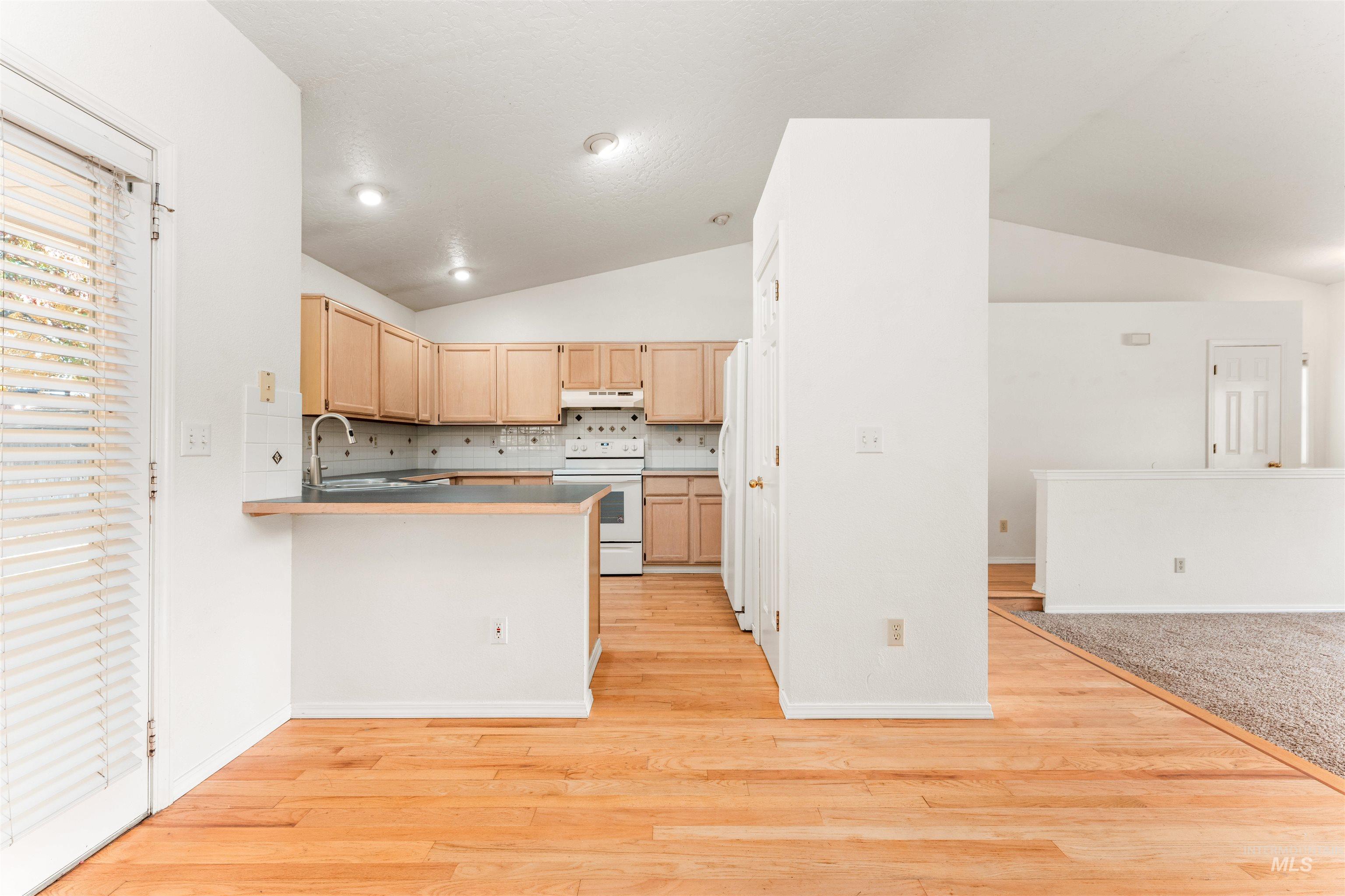 9734 W Cascade St, Boise, Idaho 83704, 3 Bedrooms, 2 Bathrooms, Residential For Sale, Price $379,900, 98966148