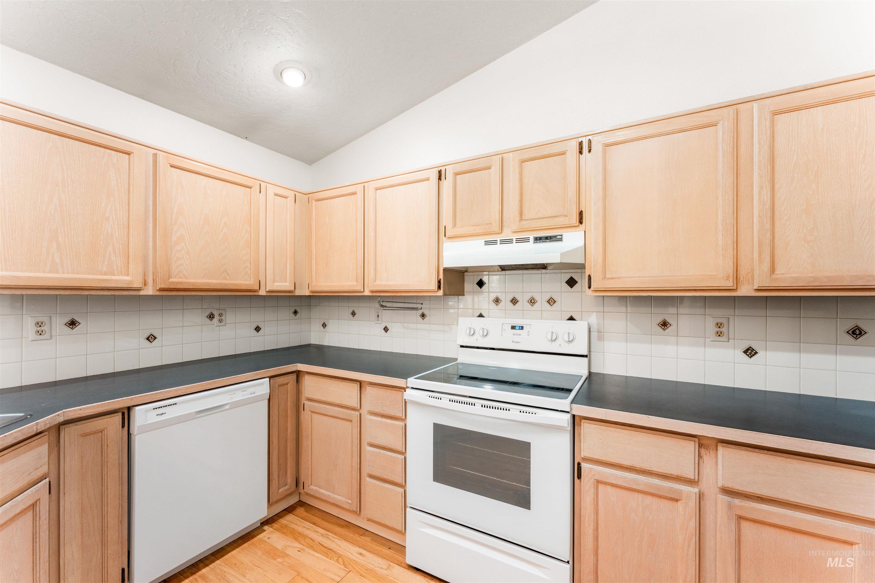 9734 W Cascade St, Boise, Idaho 83704, 3 Bedrooms, 2 Bathrooms, Residential For Sale, Price $379,900, 98966148