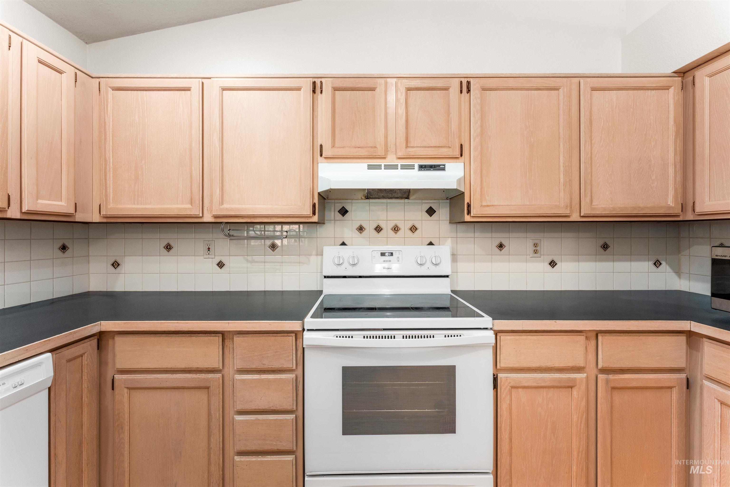 9734 W Cascade St, Boise, Idaho 83704, 3 Bedrooms, 2 Bathrooms, Residential For Sale, Price $379,900, 98966148