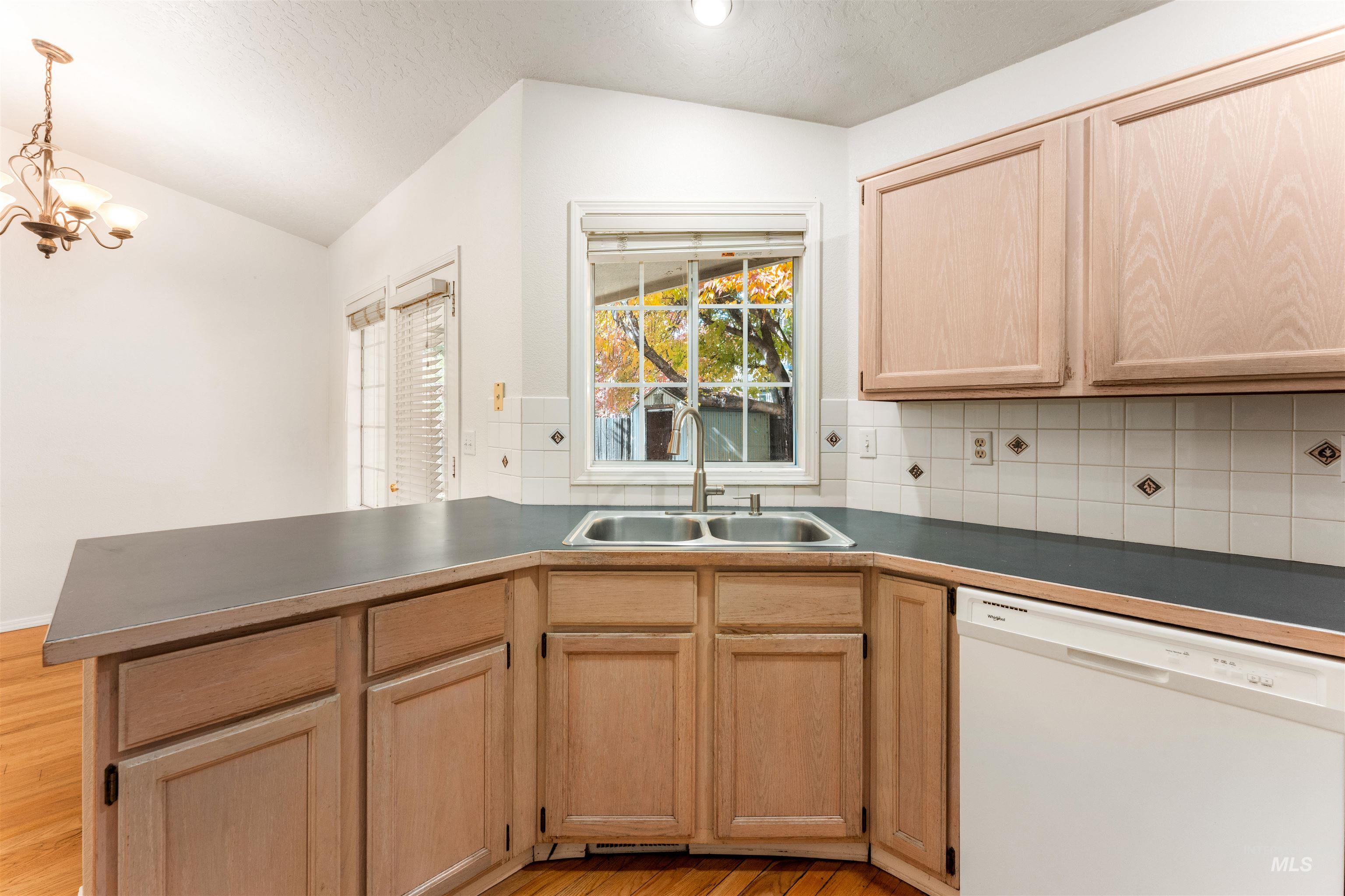 9734 W Cascade St, Boise, Idaho 83704, 3 Bedrooms, 2 Bathrooms, Residential For Sale, Price $379,900, 98966148