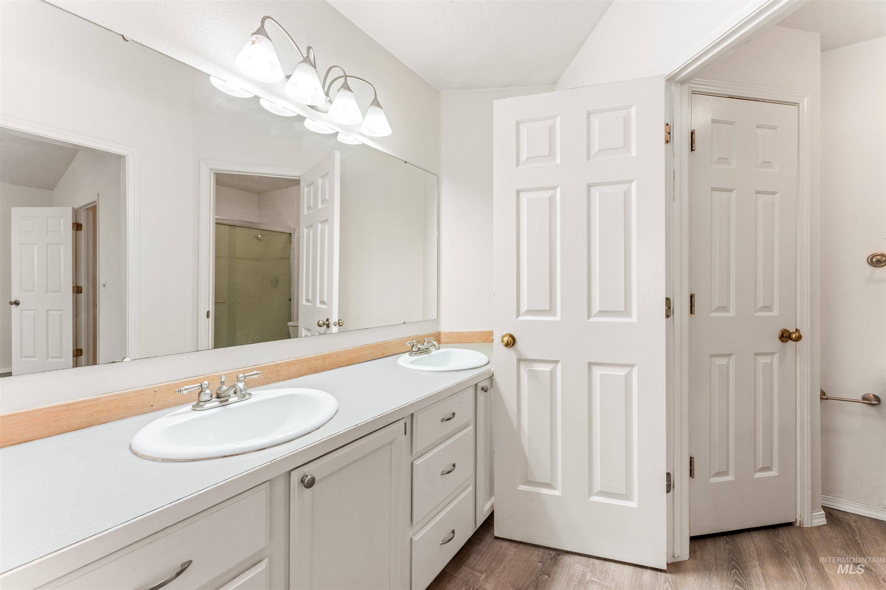 9734 W Cascade St, Boise, Idaho 83704, 3 Bedrooms, 2 Bathrooms, Residential For Sale, Price $379,900, 98966148