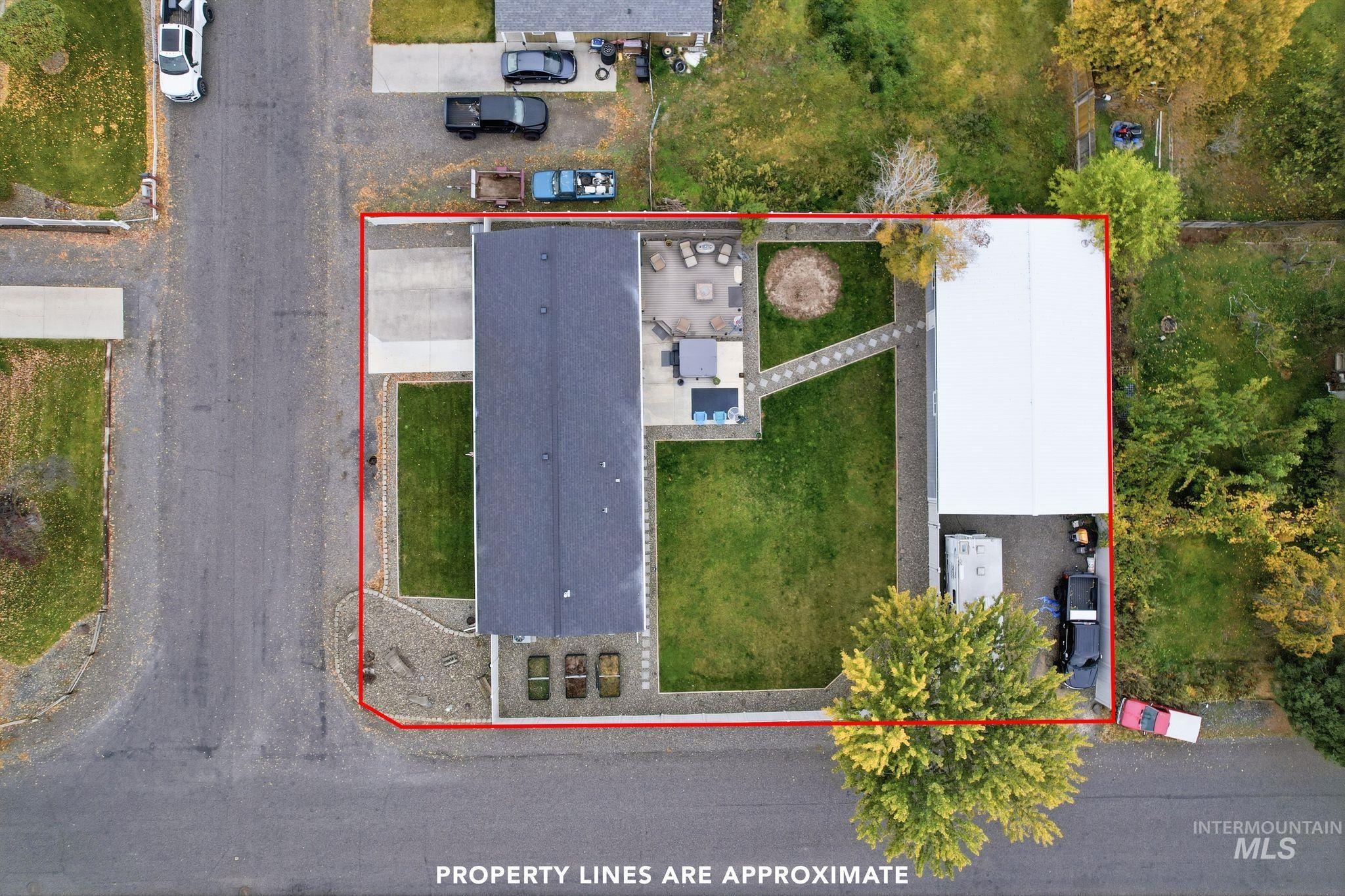 Aerial view of property and surrounding area featuring property parcel outlined