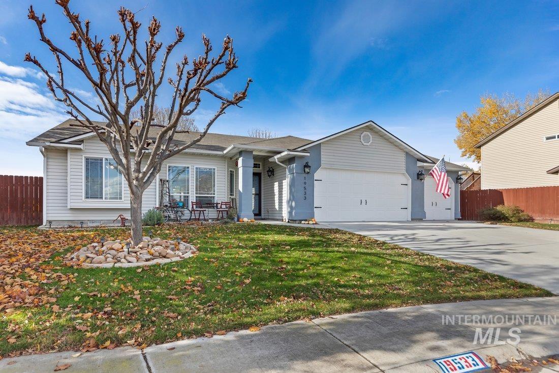 19533 Portsmouth Way, Caldwell, Idaho 83605, 3 Bedrooms, 2 Bathrooms, Residential For Sale, Price $364,900, 98966155