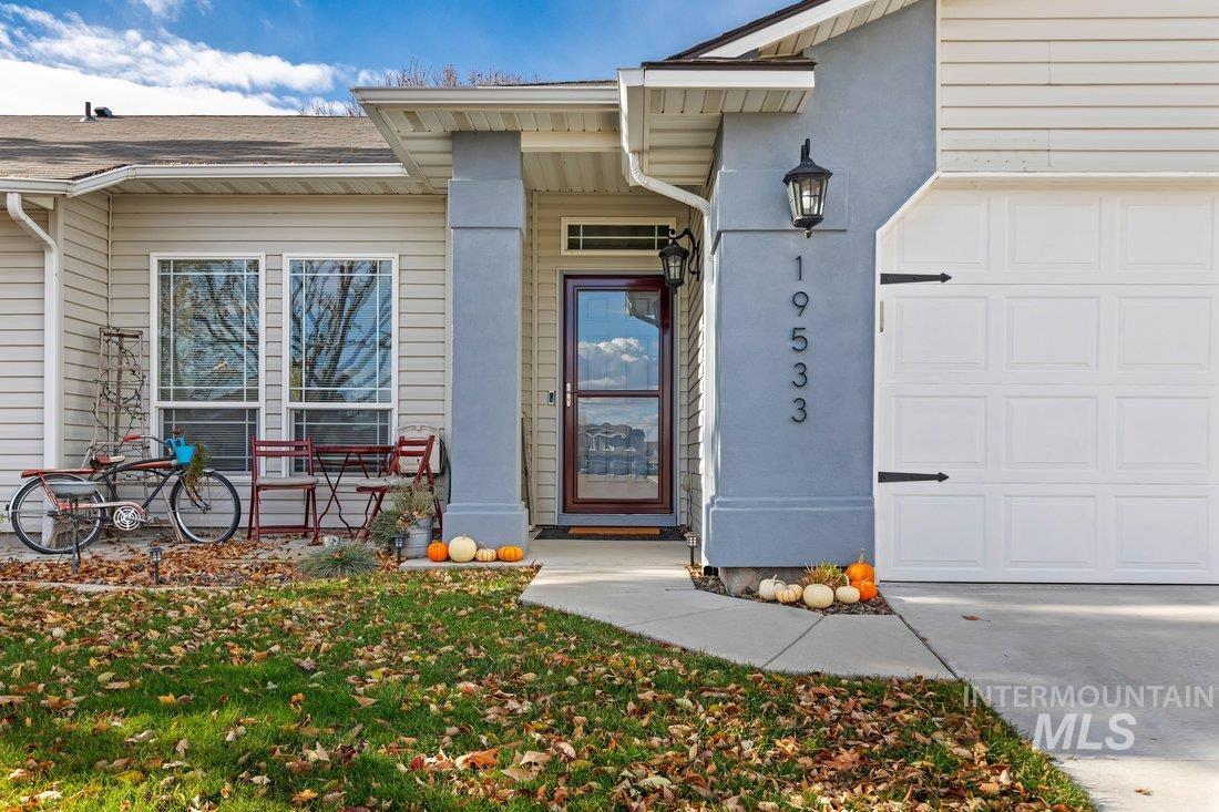 19533 Portsmouth Way, Caldwell, Idaho 83605, 3 Bedrooms, 2 Bathrooms, Residential For Sale, Price $364,900, 98966155