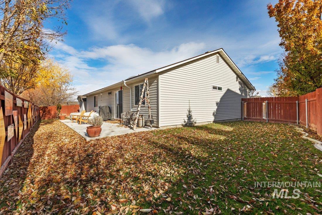 19533 Portsmouth Way, Caldwell, Idaho 83605, 3 Bedrooms, 2 Bathrooms, Residential For Sale, Price $364,900, 98966155