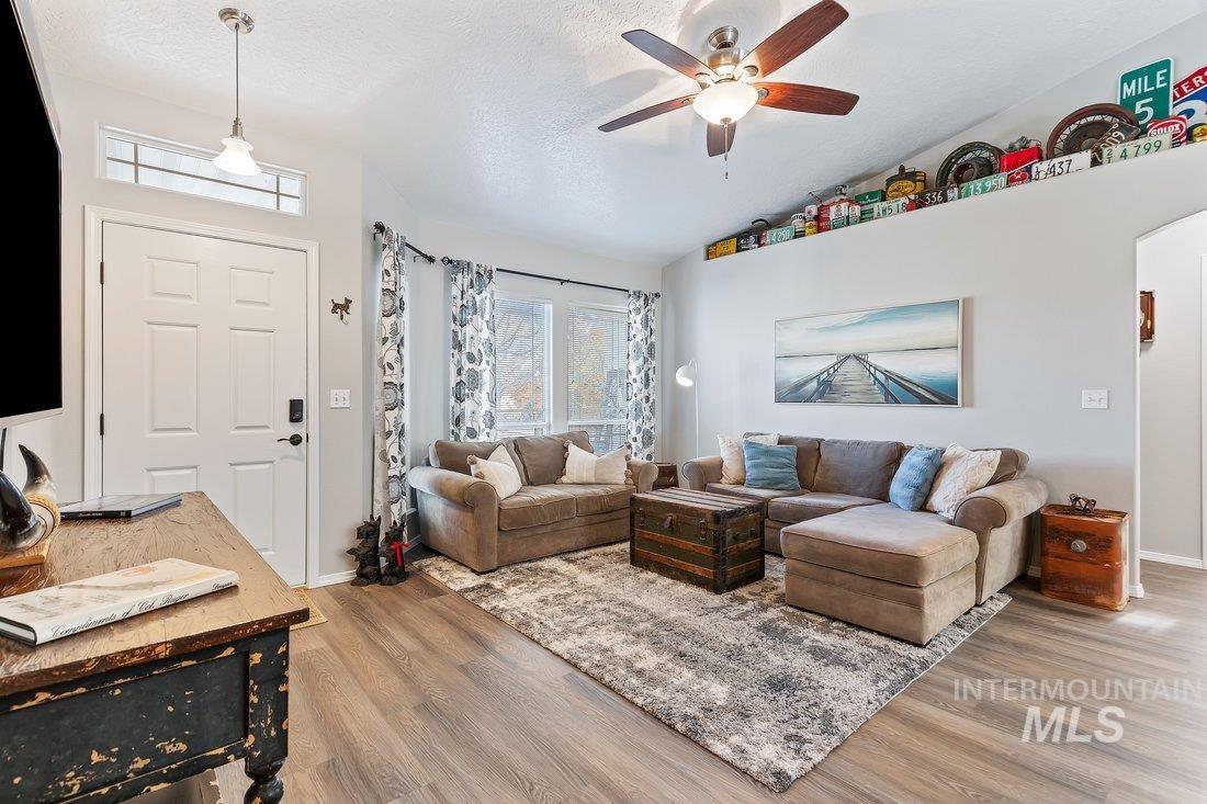 19533 Portsmouth Way, Caldwell, Idaho 83605, 3 Bedrooms, 2 Bathrooms, Residential For Sale, Price $364,900, 98966155