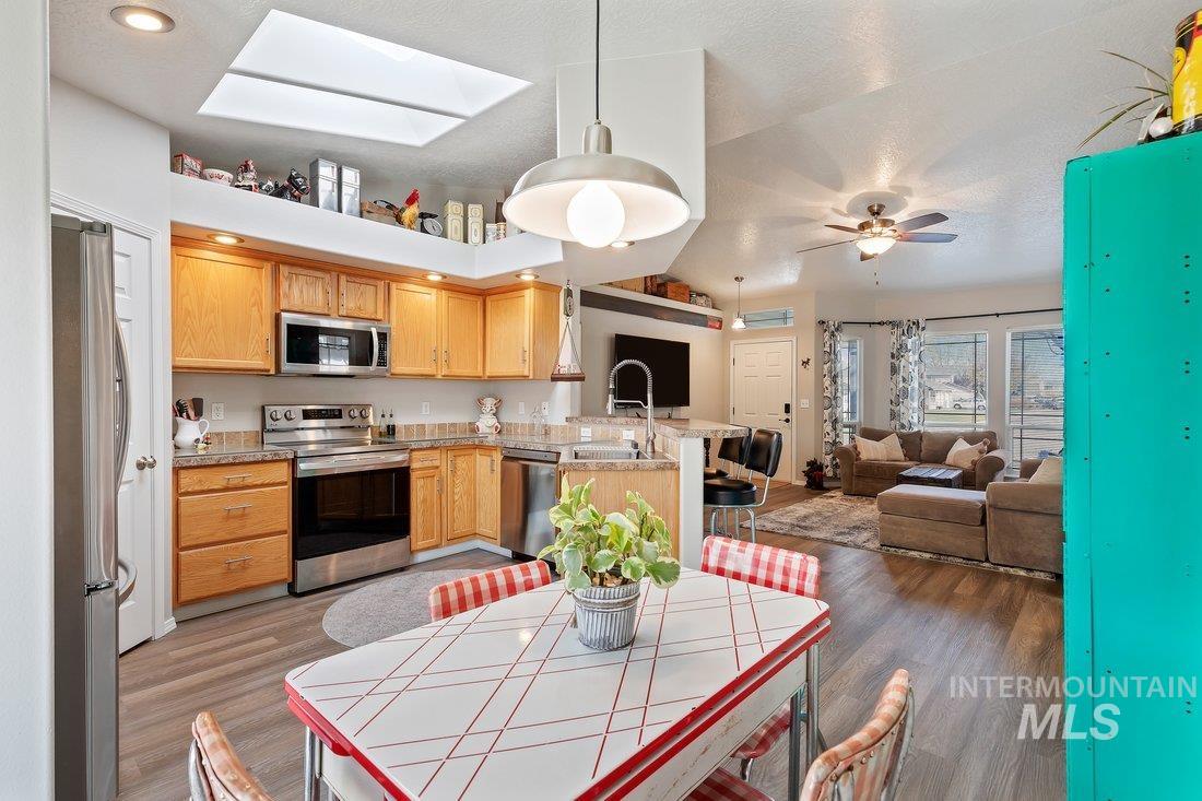 19533 Portsmouth Way, Caldwell, Idaho 83605, 3 Bedrooms, 2 Bathrooms, Residential For Sale, Price $364,900, 98966155