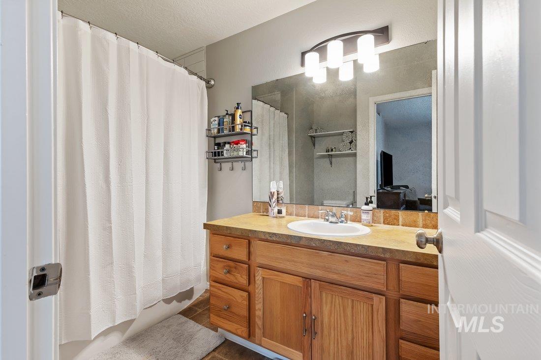 19533 Portsmouth Way, Caldwell, Idaho 83605, 3 Bedrooms, 2 Bathrooms, Residential For Sale, Price $364,900, 98966155