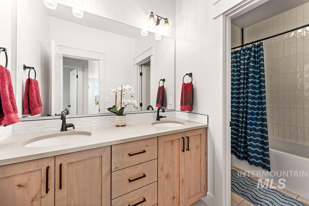 6724 N Adale Way, Meridian, Idaho 83646, 4 Bedrooms, 3.5 Bathrooms, Residential For Sale, Price $999,900, 98966164