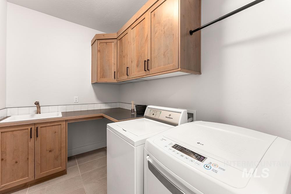 6724 N Adale Way, Meridian, Idaho 83646, 4 Bedrooms, 3.5 Bathrooms, Residential For Sale, Price $999,900, 98966164