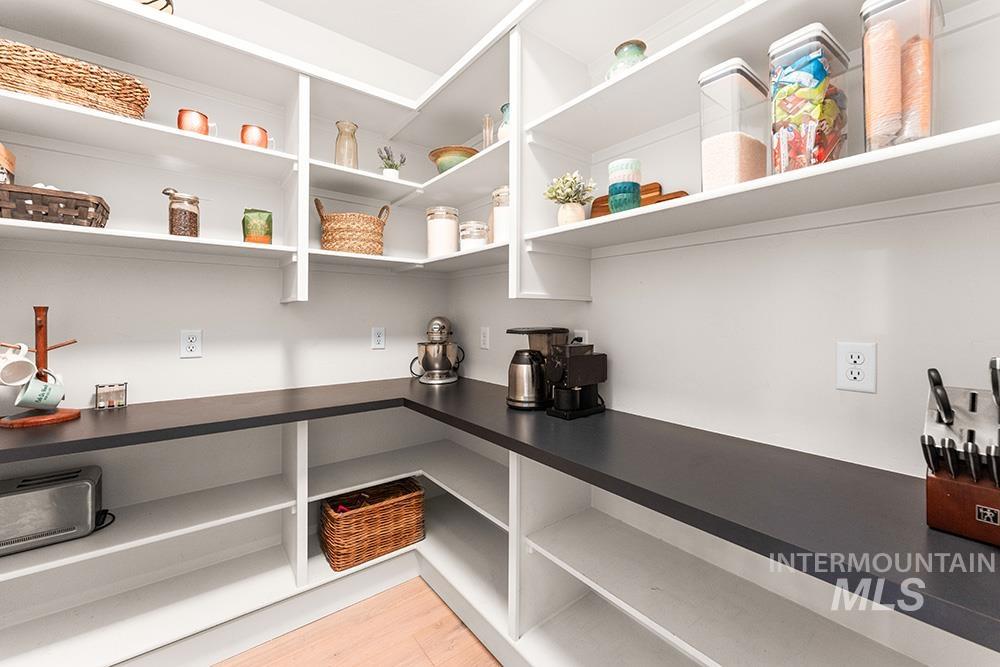 6724 N Adale Way, Meridian, Idaho 83646, 4 Bedrooms, 3.5 Bathrooms, Residential For Sale, Price $999,900, 98966164