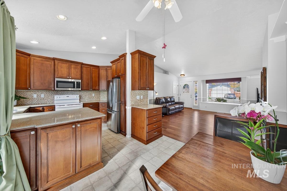 893 E Cembra St, Eagle, Idaho 83616, 3 Bedrooms, 2 Bathrooms, Residential For Sale, Price $499,000, 98966167