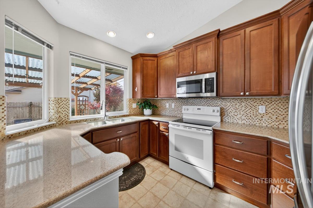 893 E Cembra St, Eagle, Idaho 83616, 3 Bedrooms, 2 Bathrooms, Residential For Sale, Price $499,000, 98966167