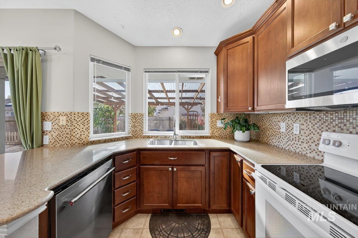 893 E Cembra St, Eagle, Idaho 83616, 3 Bedrooms, 2 Bathrooms, Residential For Sale, Price $499,000, 98966167