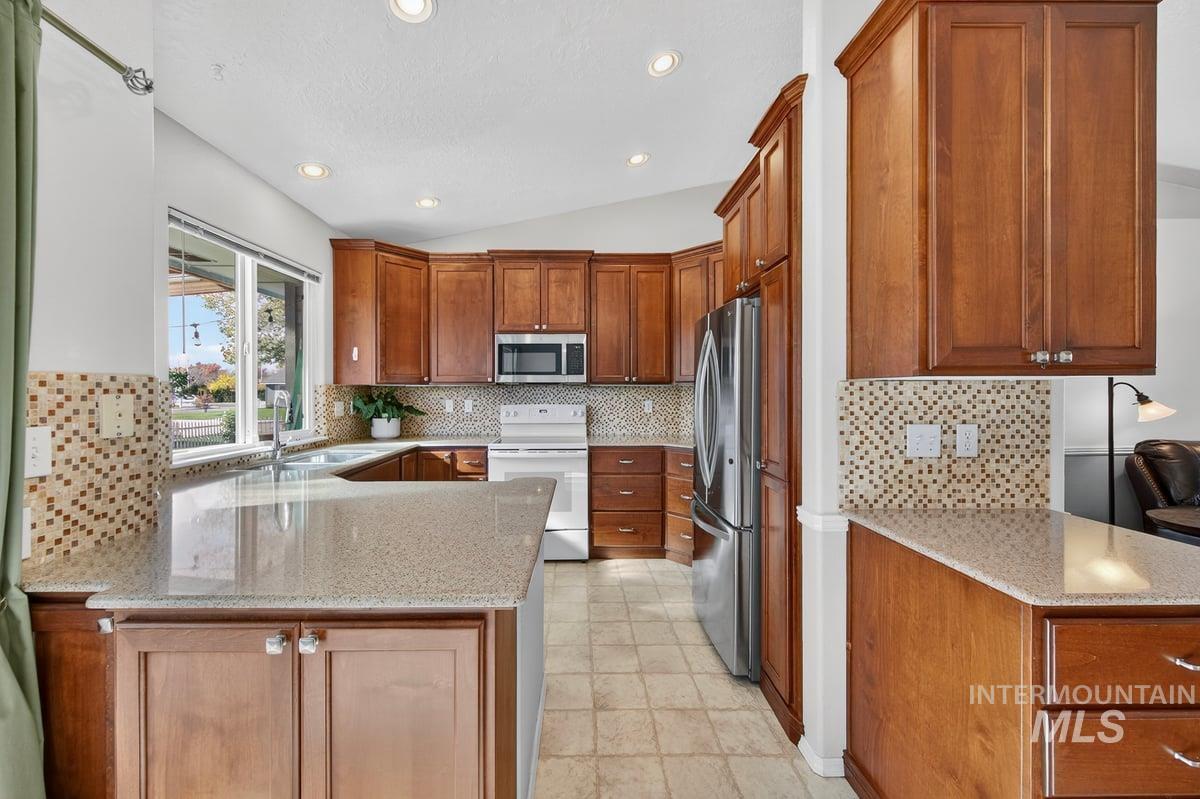 893 E Cembra St, Eagle, Idaho 83616, 3 Bedrooms, 2 Bathrooms, Residential For Sale, Price $499,000, 98966167