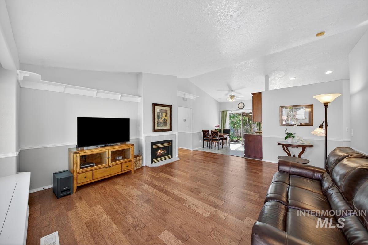 893 E Cembra St, Eagle, Idaho 83616, 3 Bedrooms, 2 Bathrooms, Residential For Sale, Price $499,000, 98966167