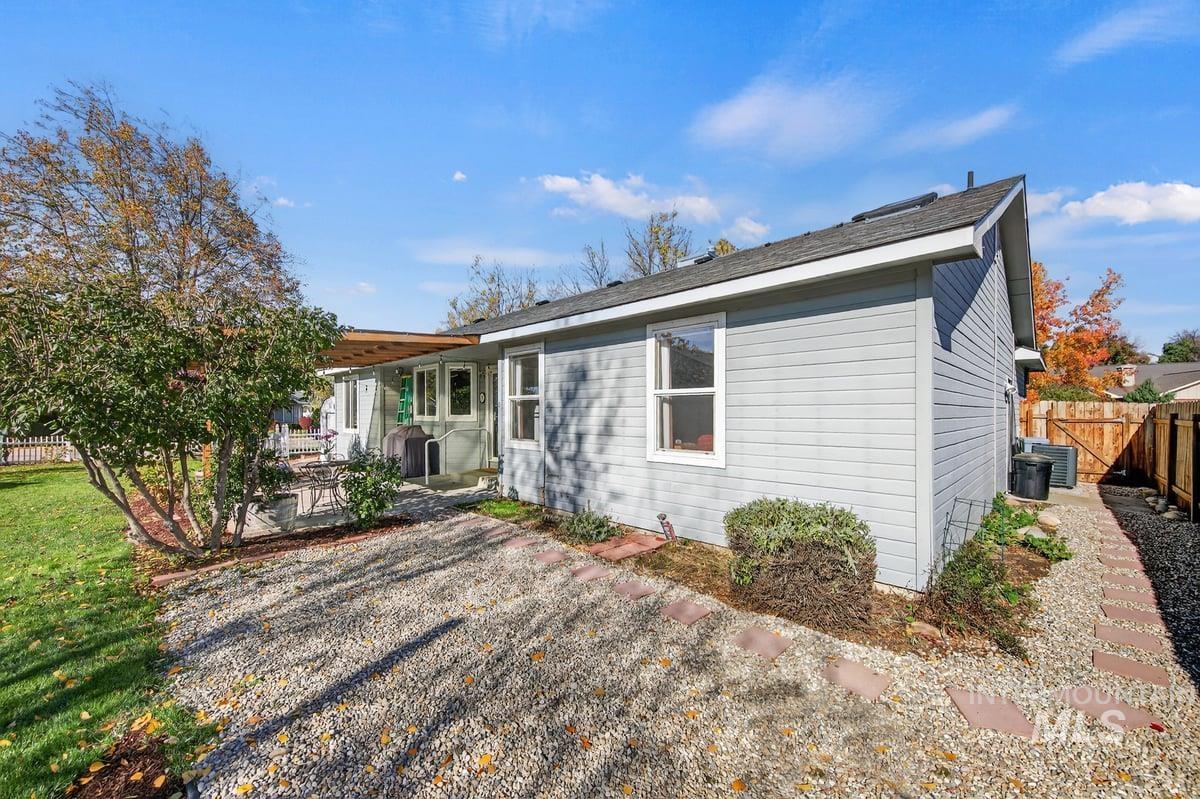 893 E Cembra St, Eagle, Idaho 83616, 3 Bedrooms, 2 Bathrooms, Residential For Sale, Price $499,000, 98966167