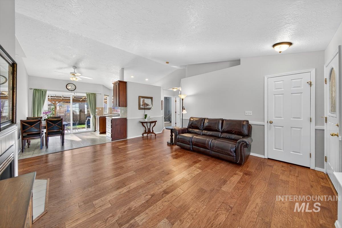 893 E Cembra St, Eagle, Idaho 83616, 3 Bedrooms, 2 Bathrooms, Residential For Sale, Price $499,000, 98966167