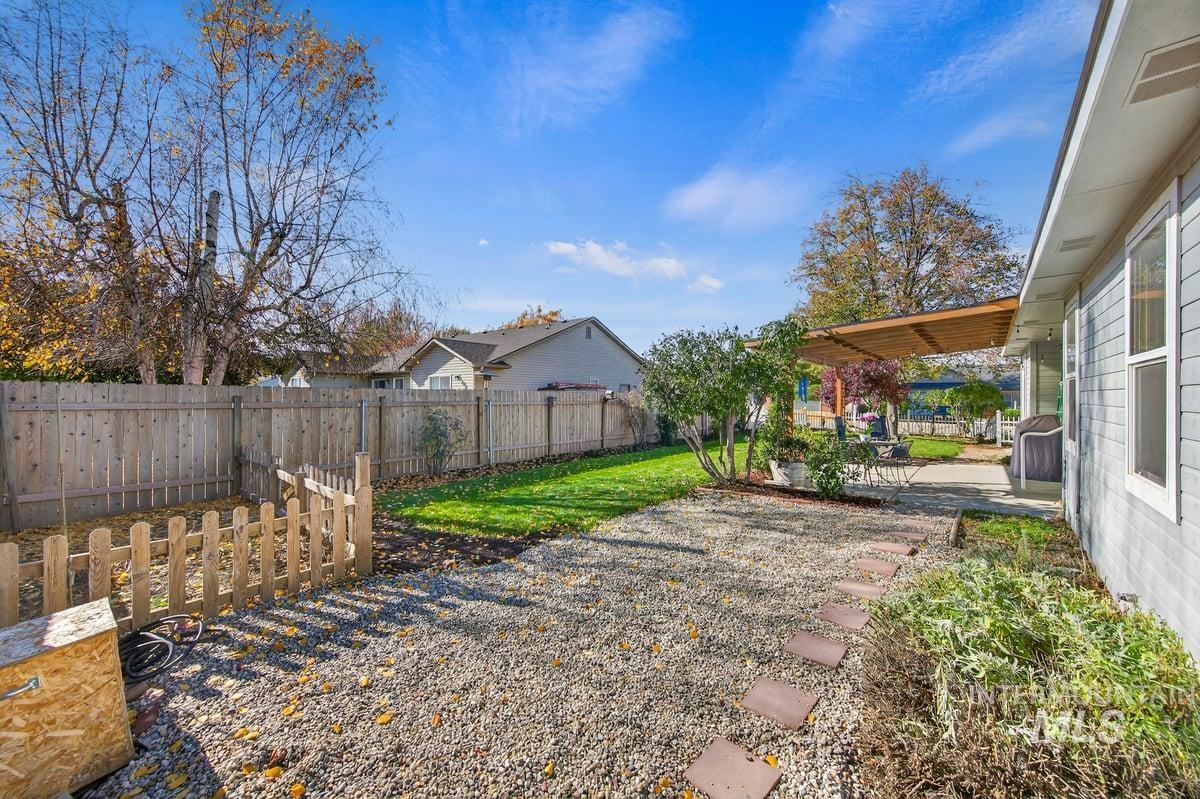 893 E Cembra St, Eagle, Idaho 83616, 3 Bedrooms, 2 Bathrooms, Residential For Sale, Price $499,000, 98966167