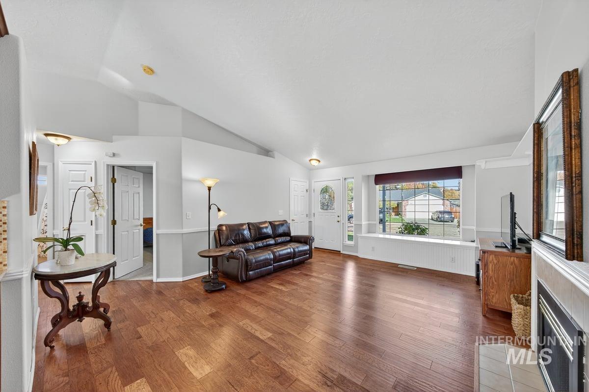 893 E Cembra St, Eagle, Idaho 83616, 3 Bedrooms, 2 Bathrooms, Residential For Sale, Price $499,000, 98966167