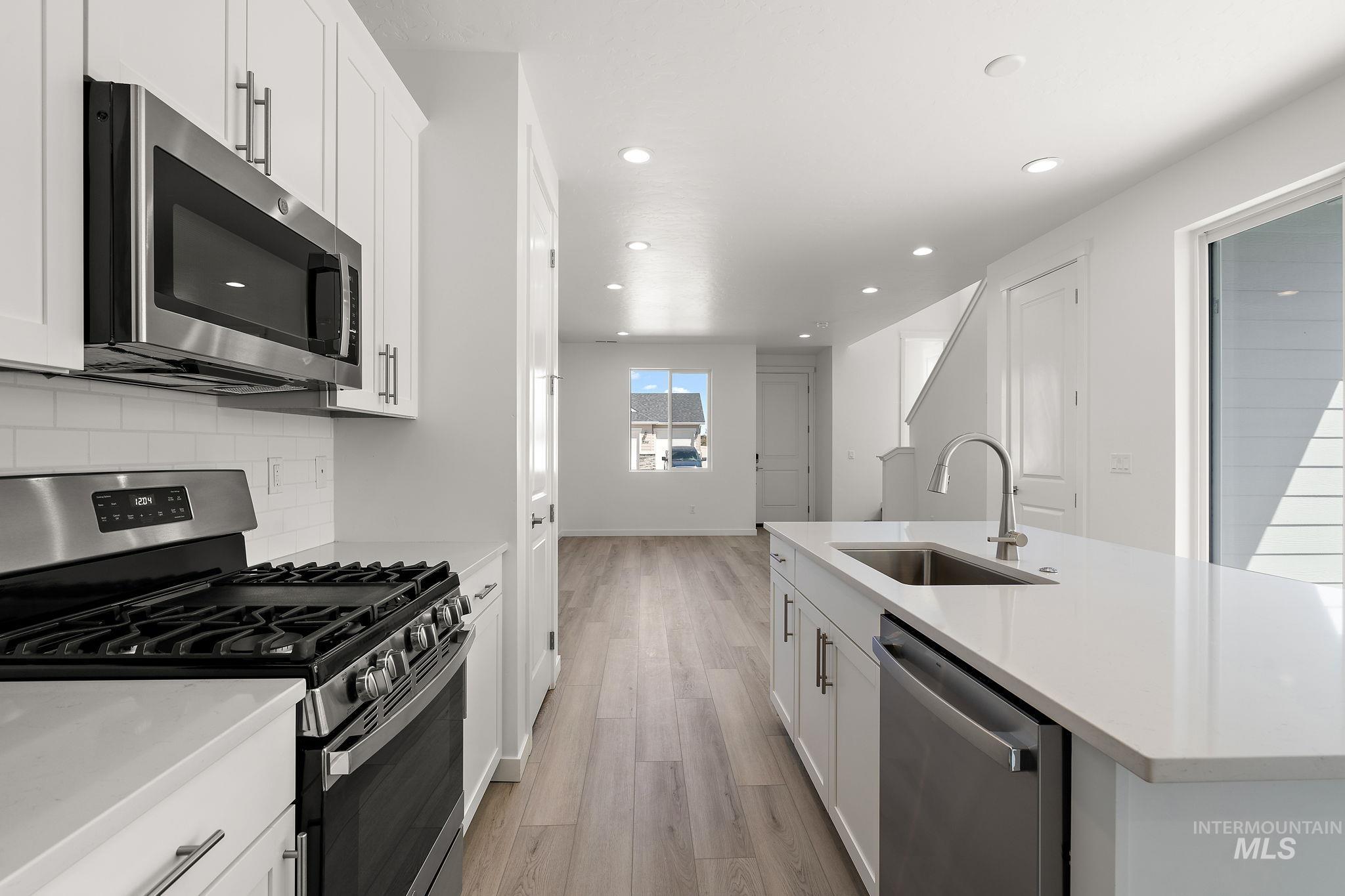 12315 W Endsley Lane, Star, Idaho 83669, 3 Bedrooms, 2.5 Bathrooms, Residential For Sale, Price $374,990, 98966169