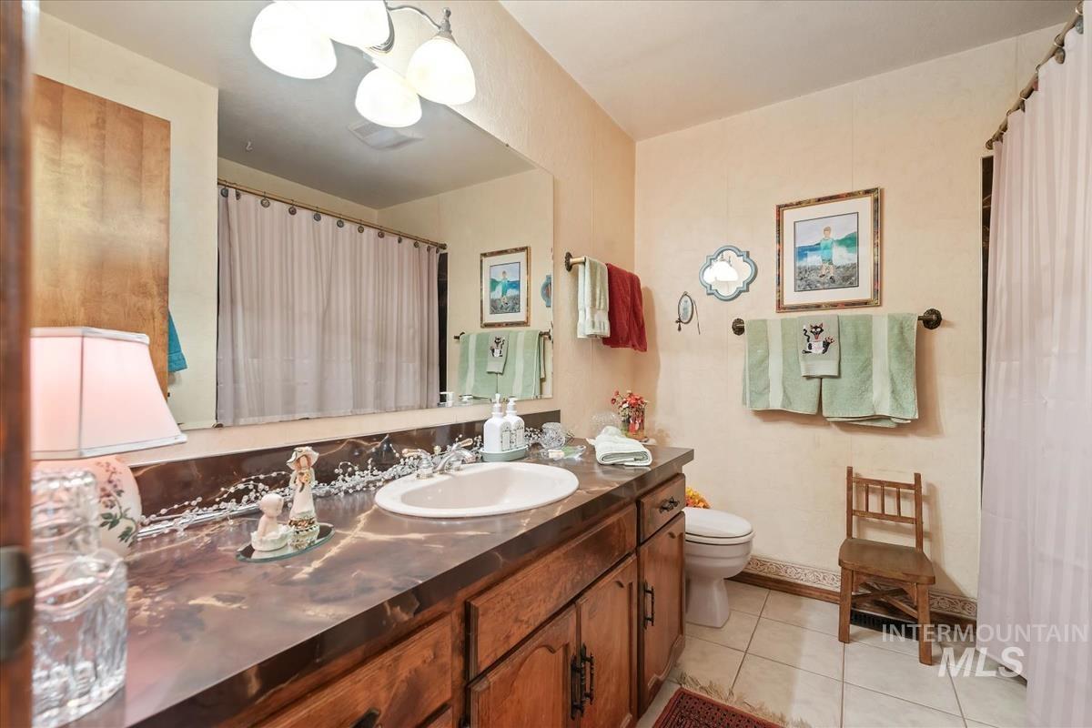 2376 E Serene Dr., Boise, Idaho 83706, 3 Bedrooms, 2 Bathrooms, Residential For Sale, Price $530,000, 98966170