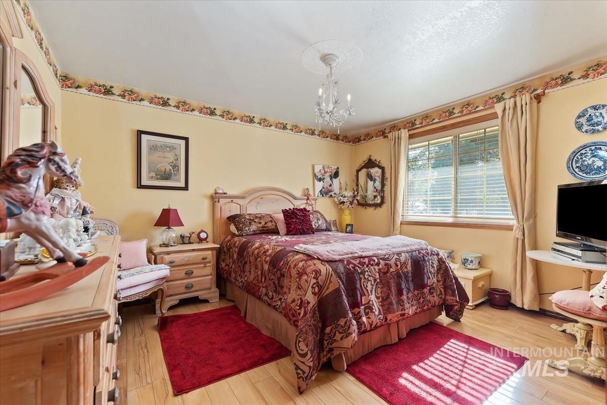 2376 E Serene Dr., Boise, Idaho 83706, 3 Bedrooms, 2 Bathrooms, Residential For Sale, Price $530,000, 98966170