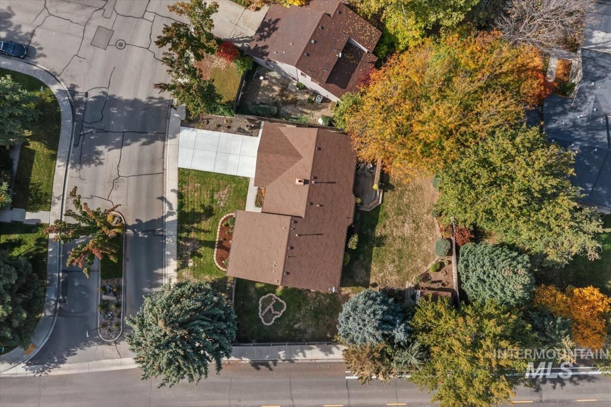 Aerial view of property and surrounding area