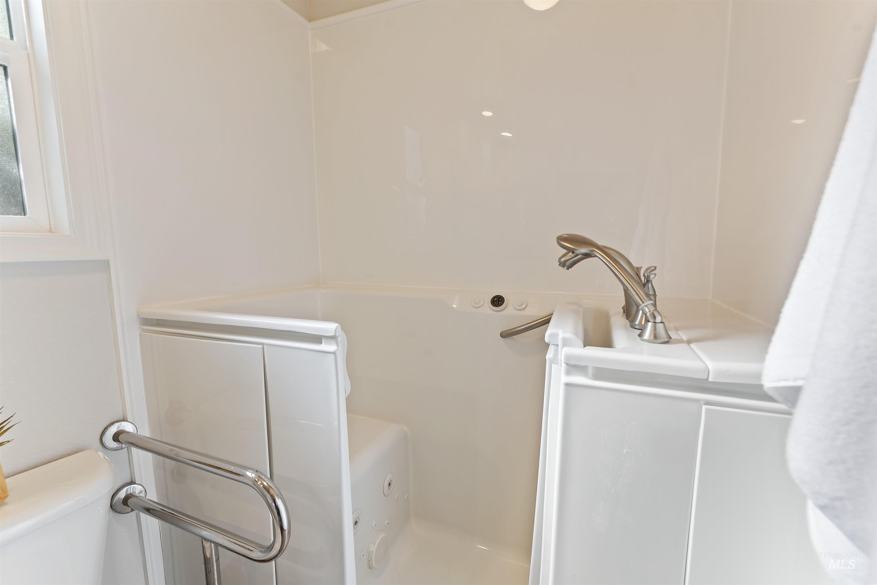 2416 N Birchgrove Lane, Boise, Idaho 83703, 2 Bedrooms, 2 Bathrooms, Residential For Sale, Price $445,000, 98966171