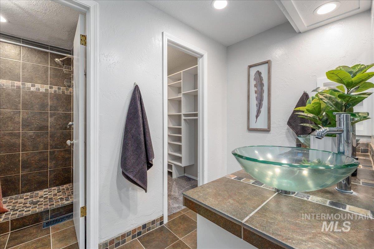 387 W Pickerell Ct, Boise, Idaho 83706, 4 Bedrooms, 3 Bathrooms, Residential For Sale, Price $649,900, 98966172