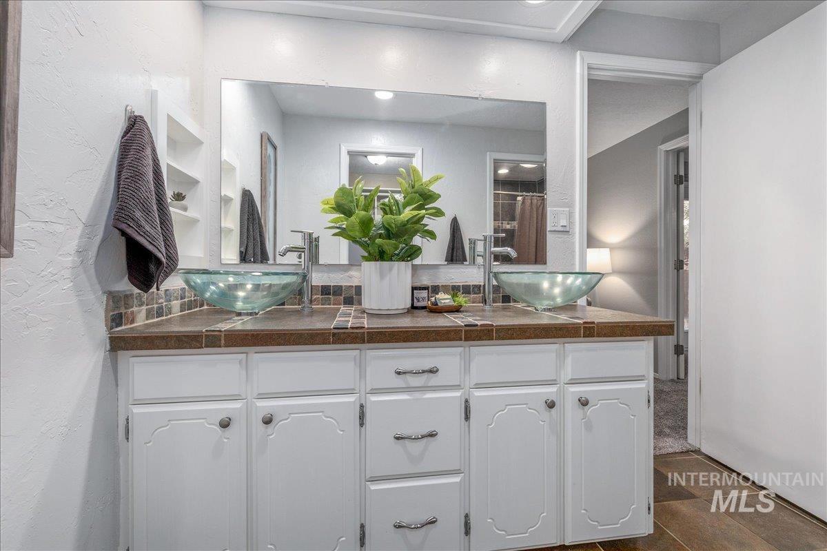 387 W Pickerell Ct, Boise, Idaho 83706, 4 Bedrooms, 3 Bathrooms, Residential For Sale, Price $649,900, 98966172